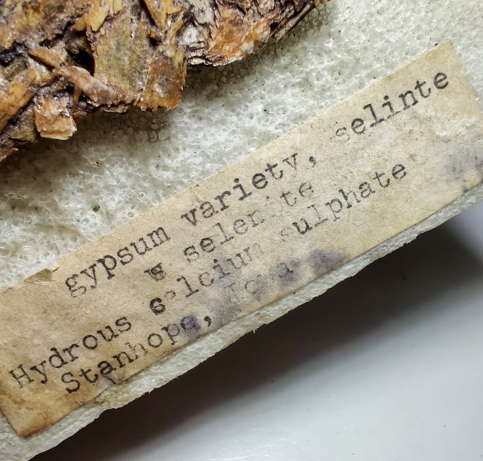 Gypsum-Selenite crystals, old “traded” collection piece . Stanhope, Iowa. 9 cm.