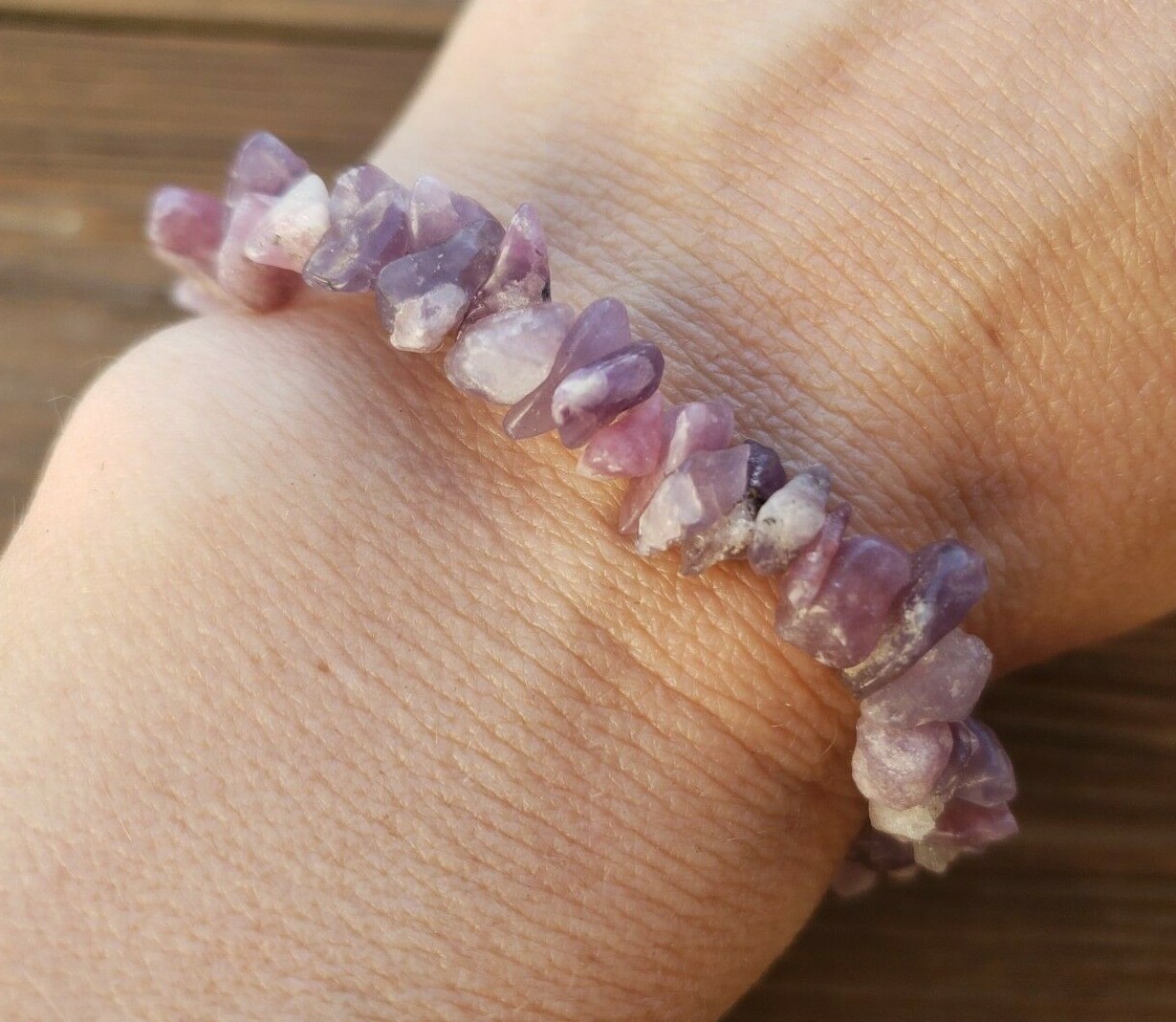 NATURAL LEPIDOLITE STONE GEMSTONE STRETCHY CHIP BRACELET