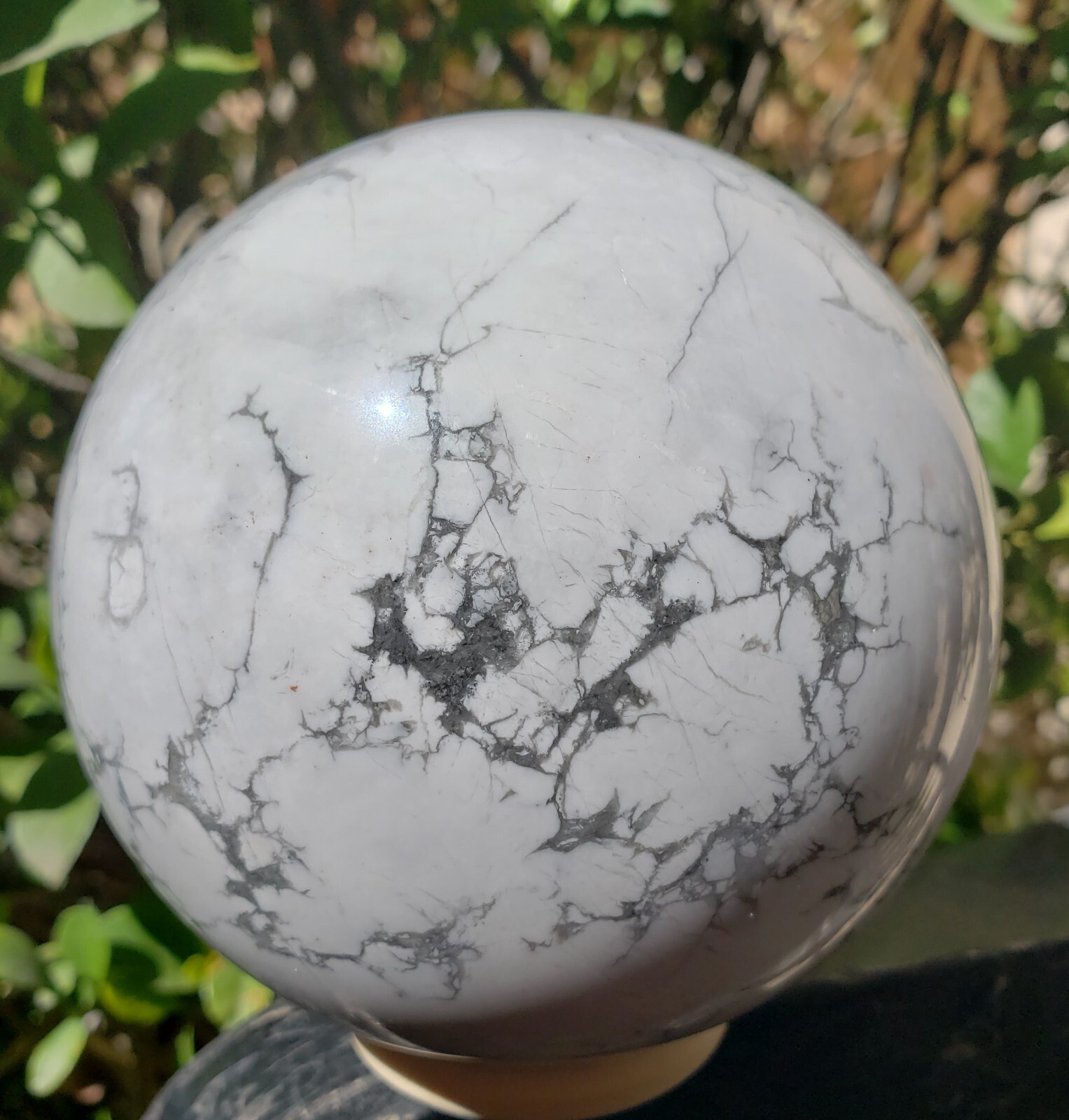 4.0″ Howlite Quartz Crystal Sphere Orb Ball Stone UV Fluorescence, 1812g