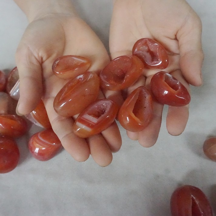 2.2LB 32 Natural Red Carnelian Agate Crystal Geode Egg Carved Palm Stone Healing