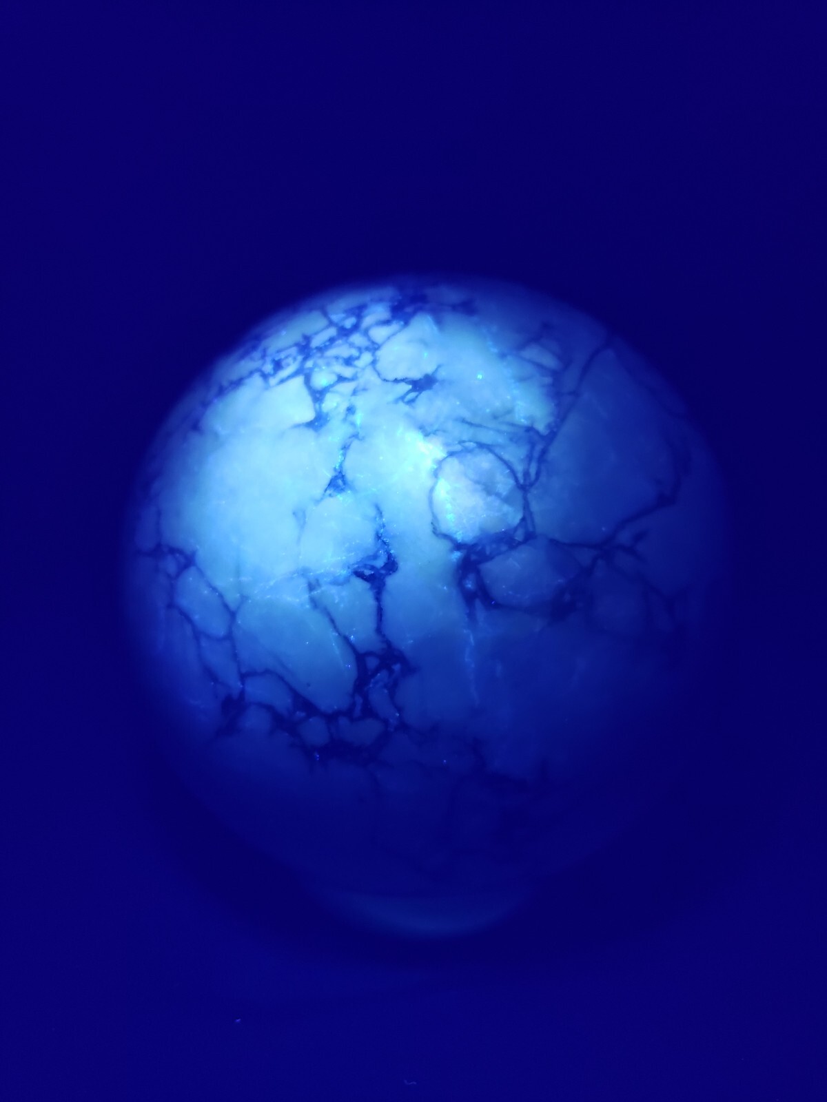 4.0″ Howlite Quartz Crystal Sphere Orb Ball Stone UV Fluorescence, 1812g
