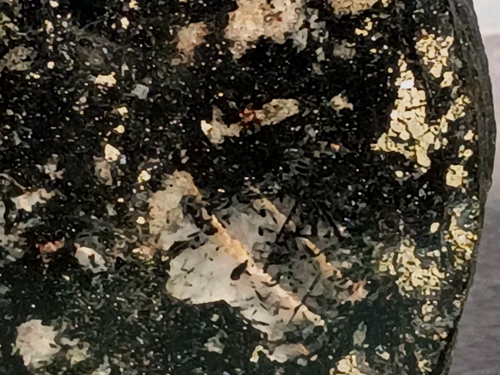 1420g Pilot Knob MO Amphibole Quartz Pyrite Magnetite Specularite Polished