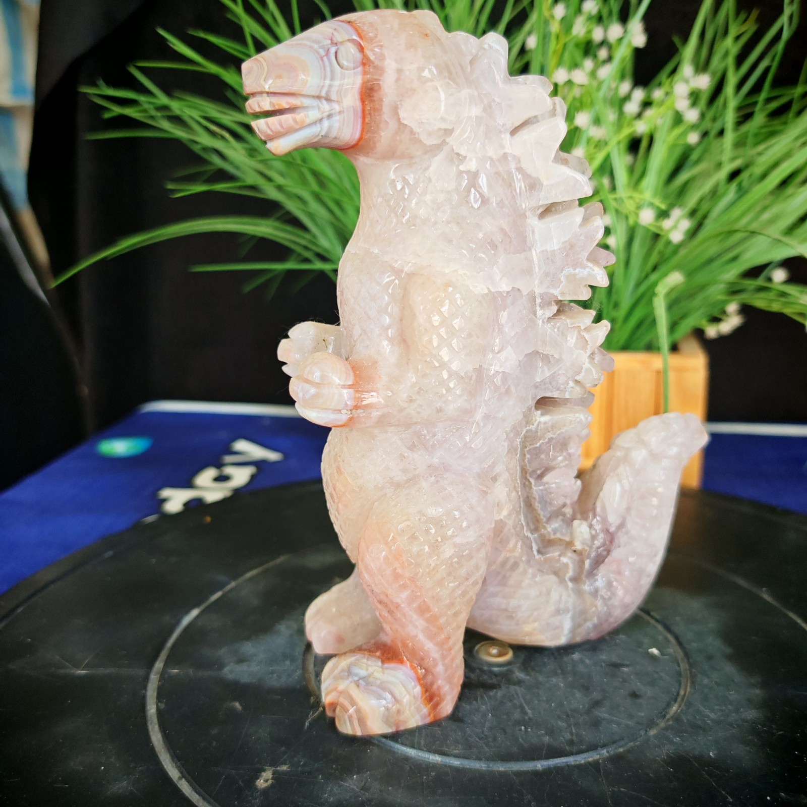 4.40LBTop natural crystal hand carved therapeutic artwork2.0kg