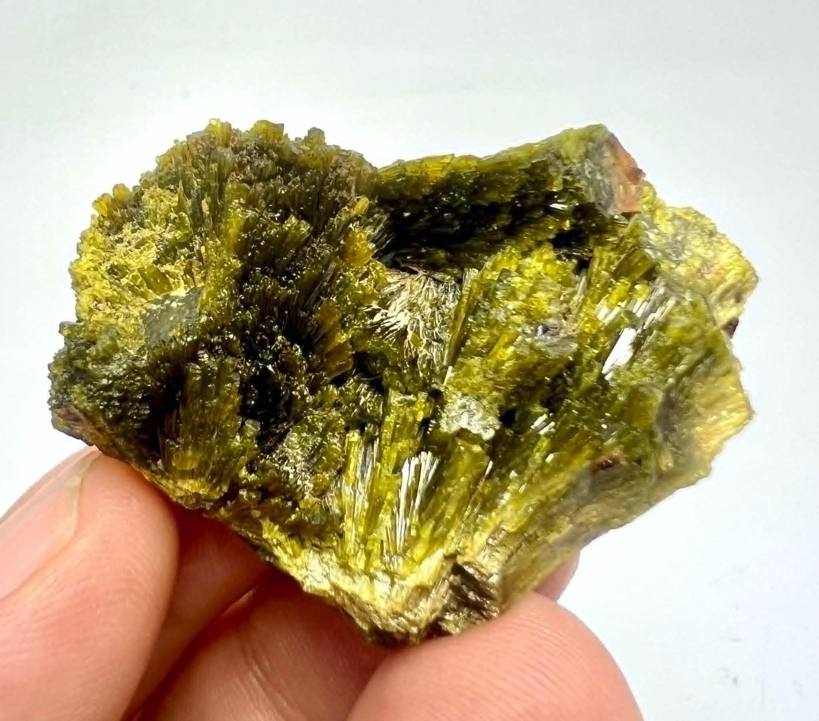 225 Carat Extremely Beautiful Green Epidote Huge Specimen From Pakistan AS2