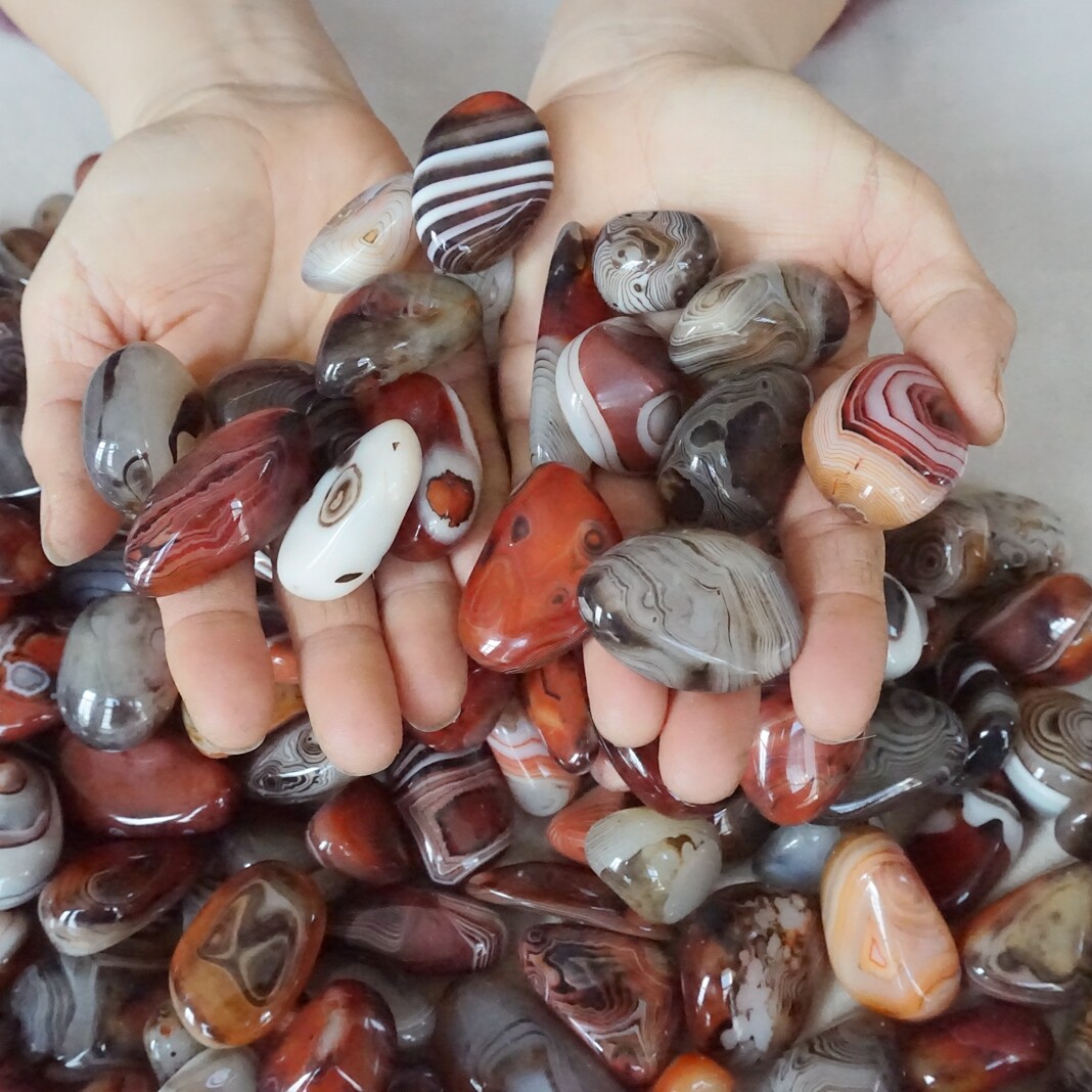 11LB 250Pcs 5kg Natural Band Sardonyx Carnelian Agate Crystal Palm Stone Healing