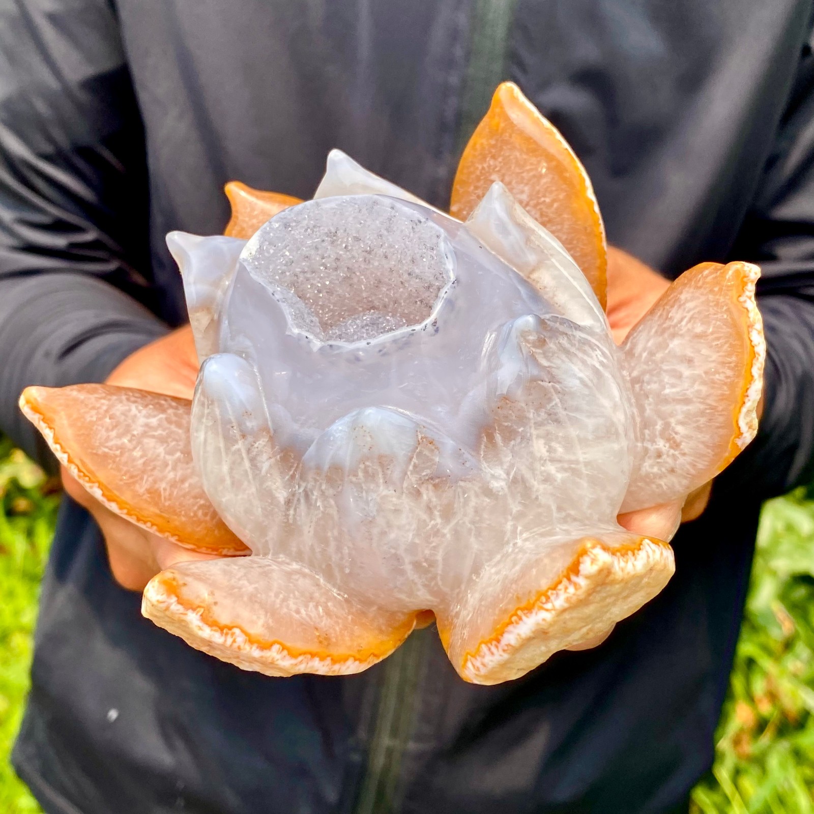 711G Drunken agate lotus hand carved meditation crystal display decoration