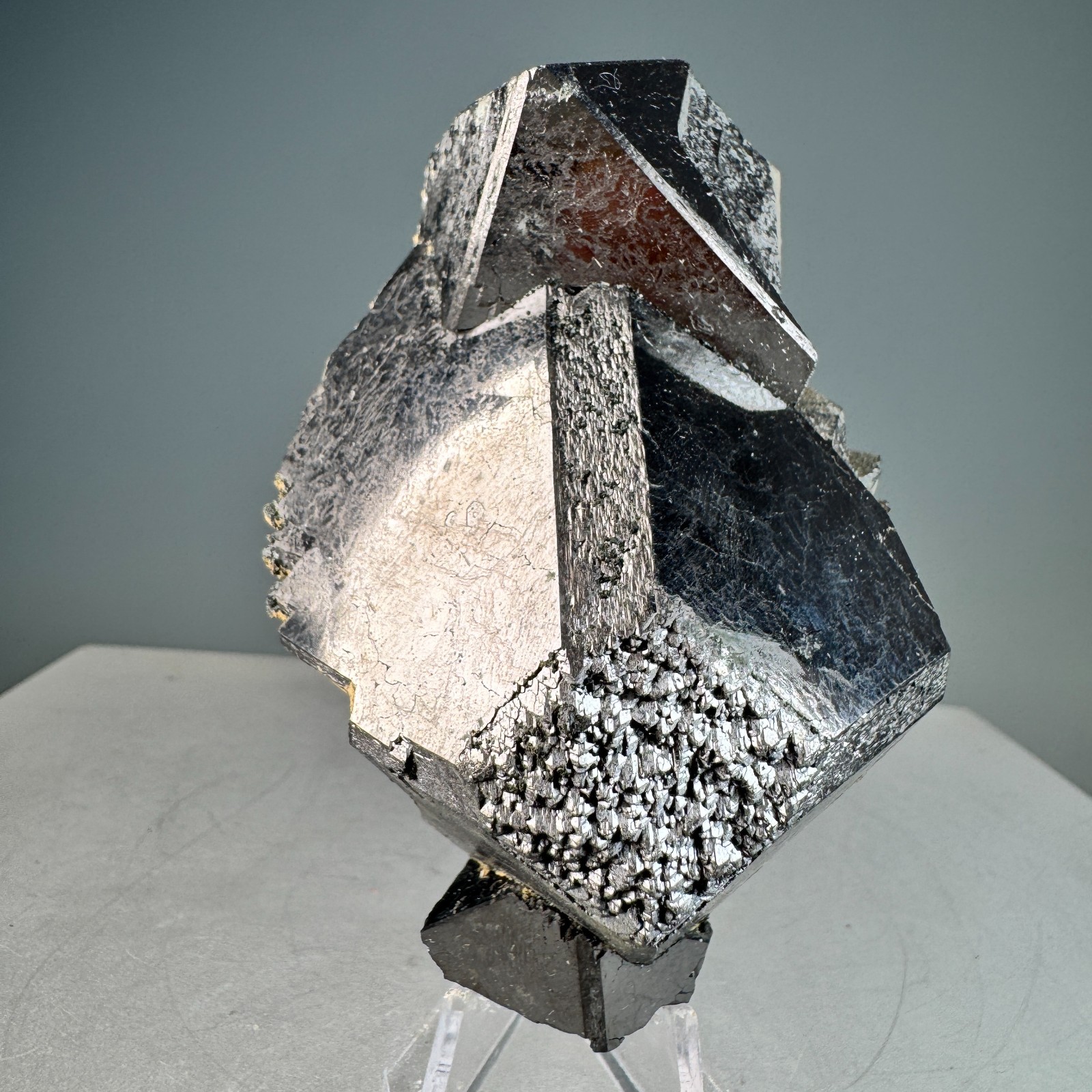 Fine Lustrous Magnetite Crystal: Huanggang Fe- Sn deposit, Inner Mongolia, China