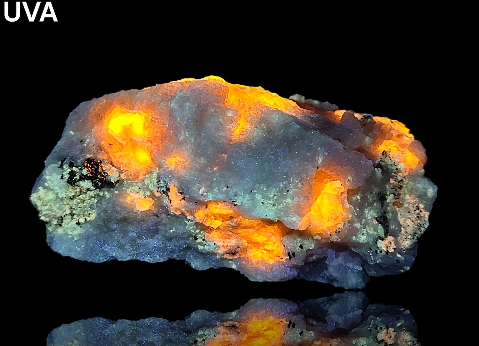 434 Gr. Fluorescent Phosphorescent Sodalite W/ Hackmanite, Fluorapatite, Calcite