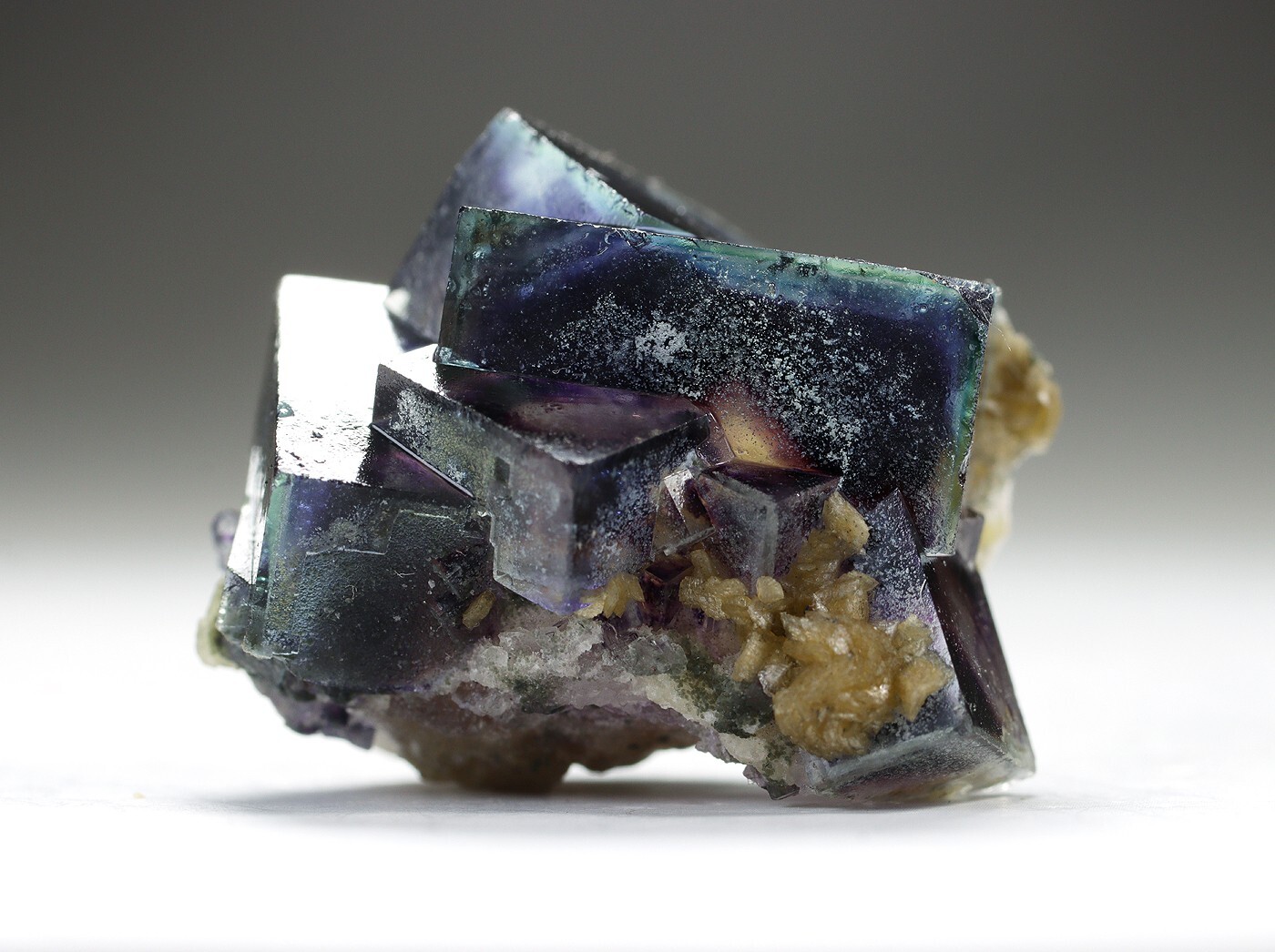 RAREST! ALIEN EYE Multicolor ZONED FLUORITE Crystal,Yaogangxian Mine,China