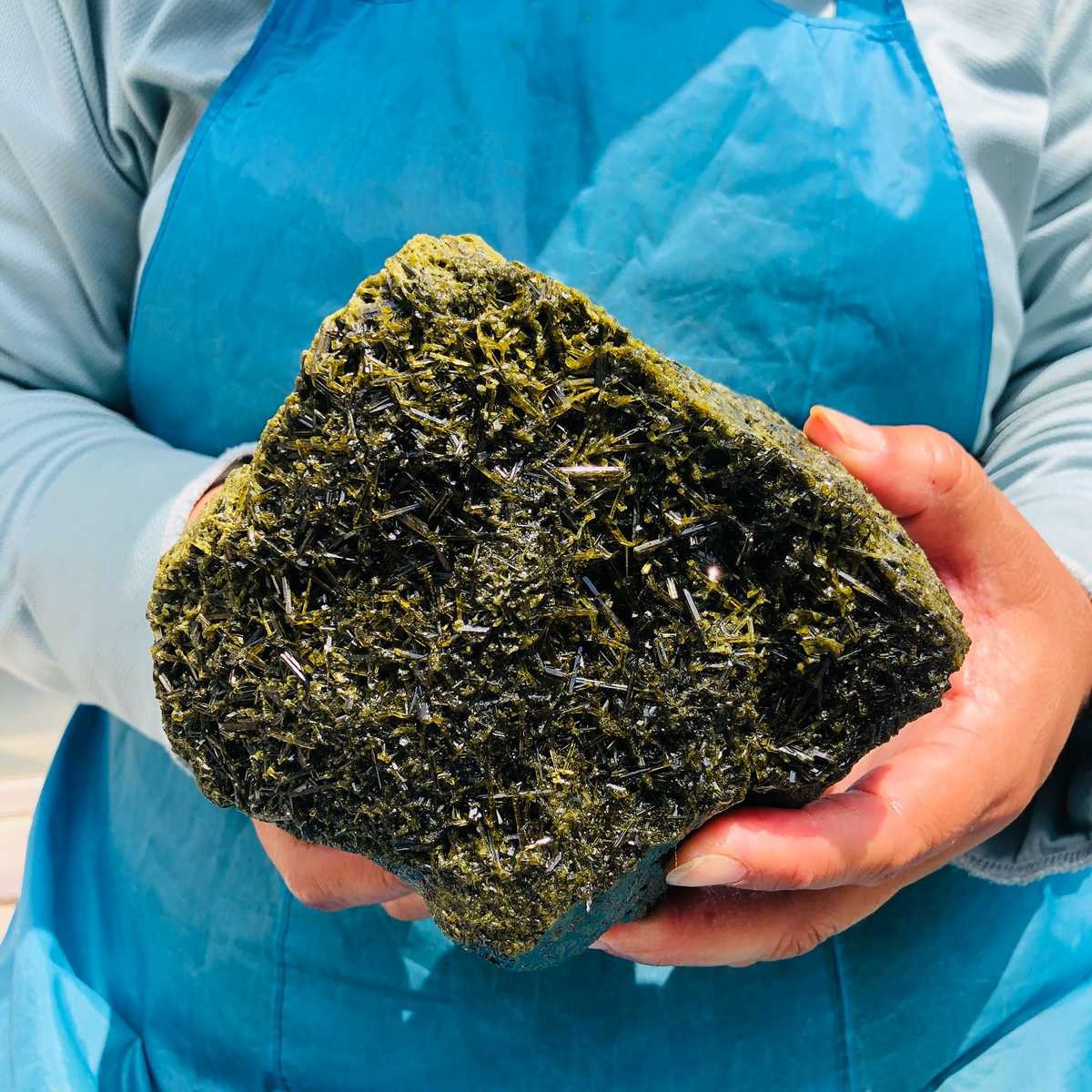 2070g Natural green tourmaline specimen crystal Mineral Specimen Healing