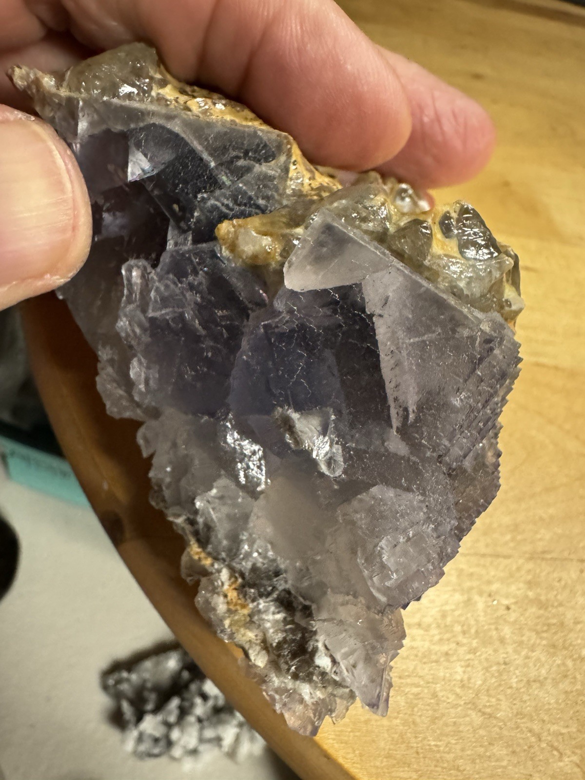 7118 Raw Fluorite Multiple Records Uv Reactive 2.0”T 2.3”W 3.4”L Wt. 10 Oz.