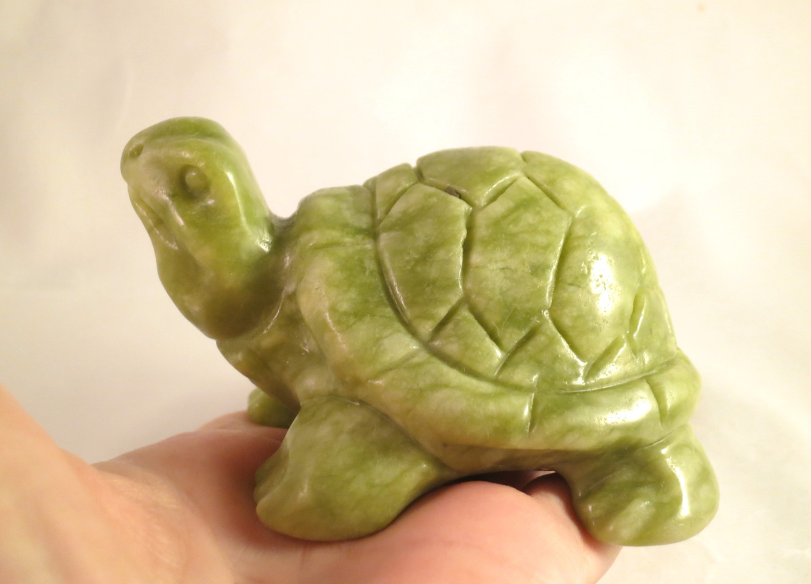 3.9″ GREEN SERPENTINE Carved and Polished TURTLE – PERU
