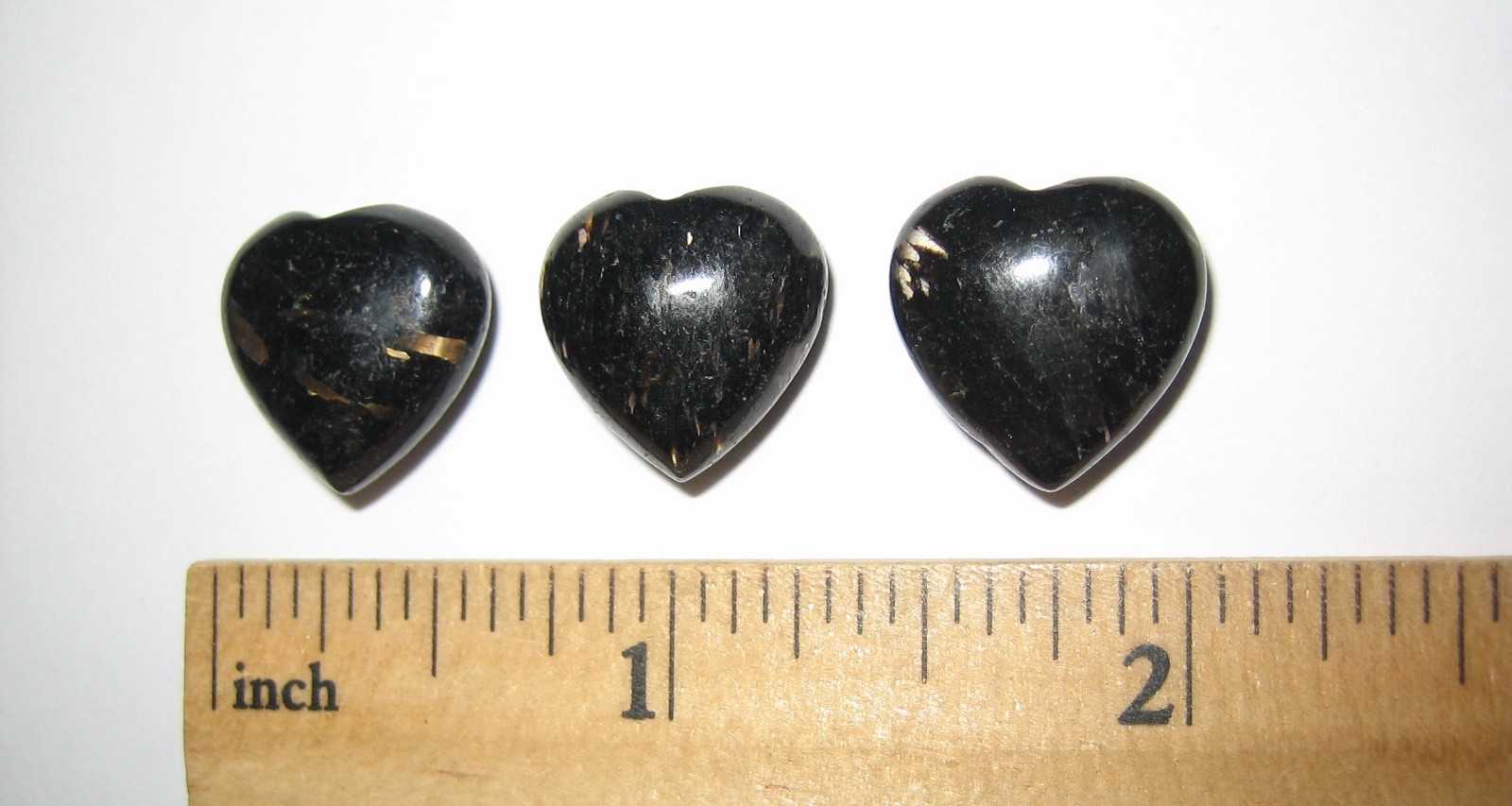 3pc 15mm RARE POLISHED NATURAL AUTHENTIC NUUMMITE STONE HEARTS FROM GREENLAND *3