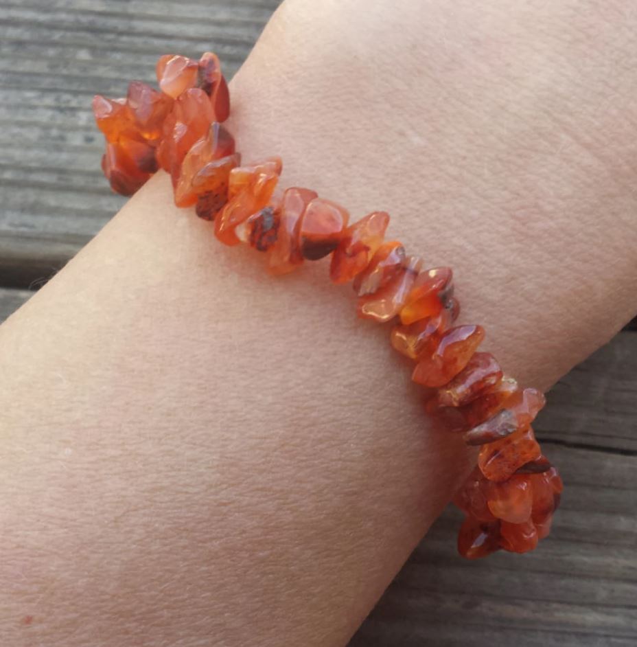 NATURAL CARNELIAN STONE GEMSTONE STRETCHY CHIP BRACELET