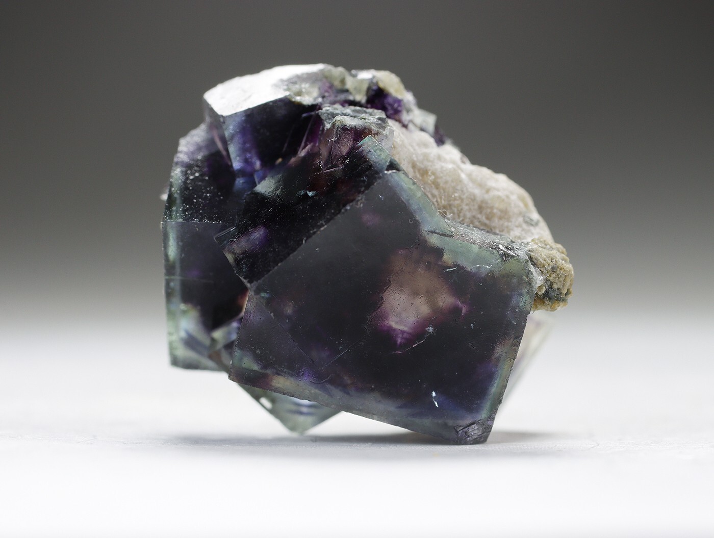RAREST! ALIEN EYE Multicolor ZONED FLUORITE Crystal,Yaogangxian Mine,China