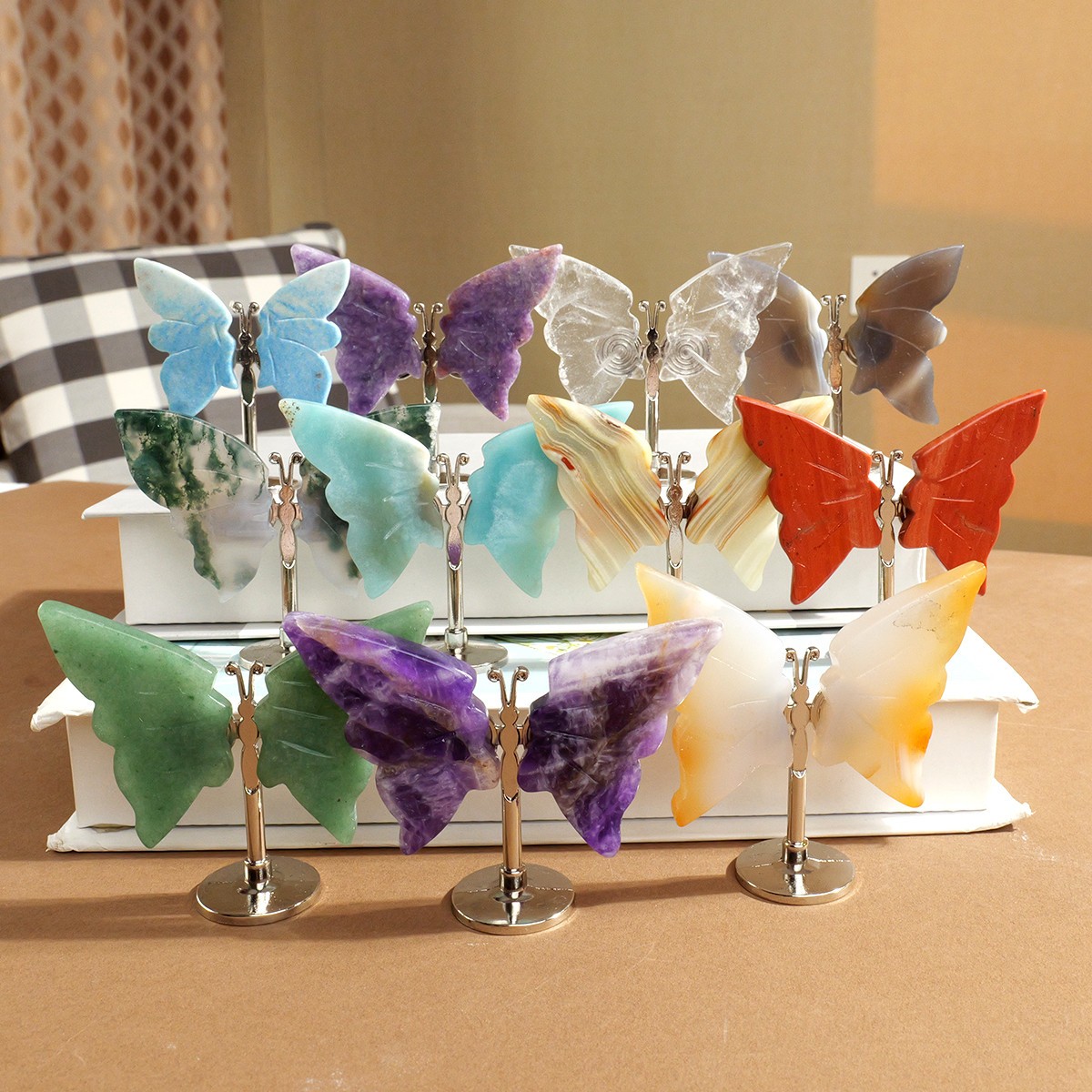 1PC Random Natural Mixed Stone Butterfly Figurine Crystal Carving Stand Home
