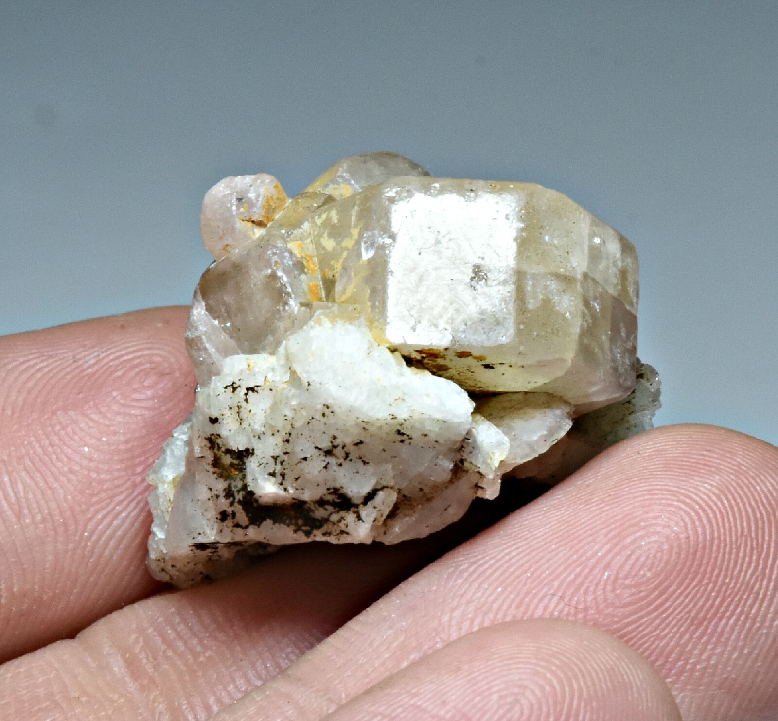 57 CT Excellent Condition Sharp Fluorescent Apatite Crystals Bunch