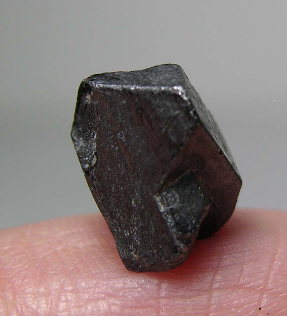 #7 Pakistan 9.25ct 100% Natural Octahedron Magnetite Crystal Specimen 1.80g 10mm