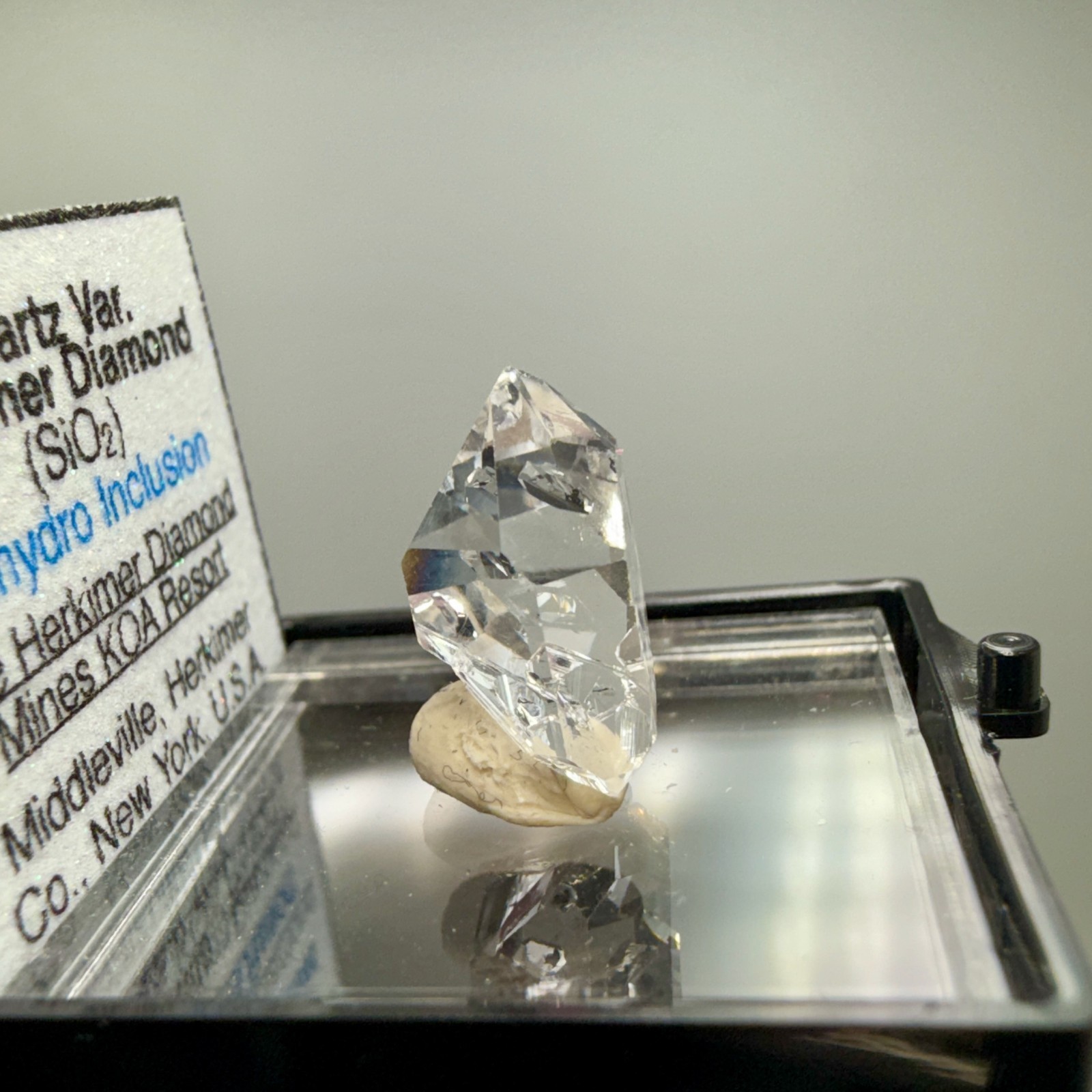1.54 g Enhydro A-Grade Herkimer Diamond Gem w/ Moving Hydrocarbon