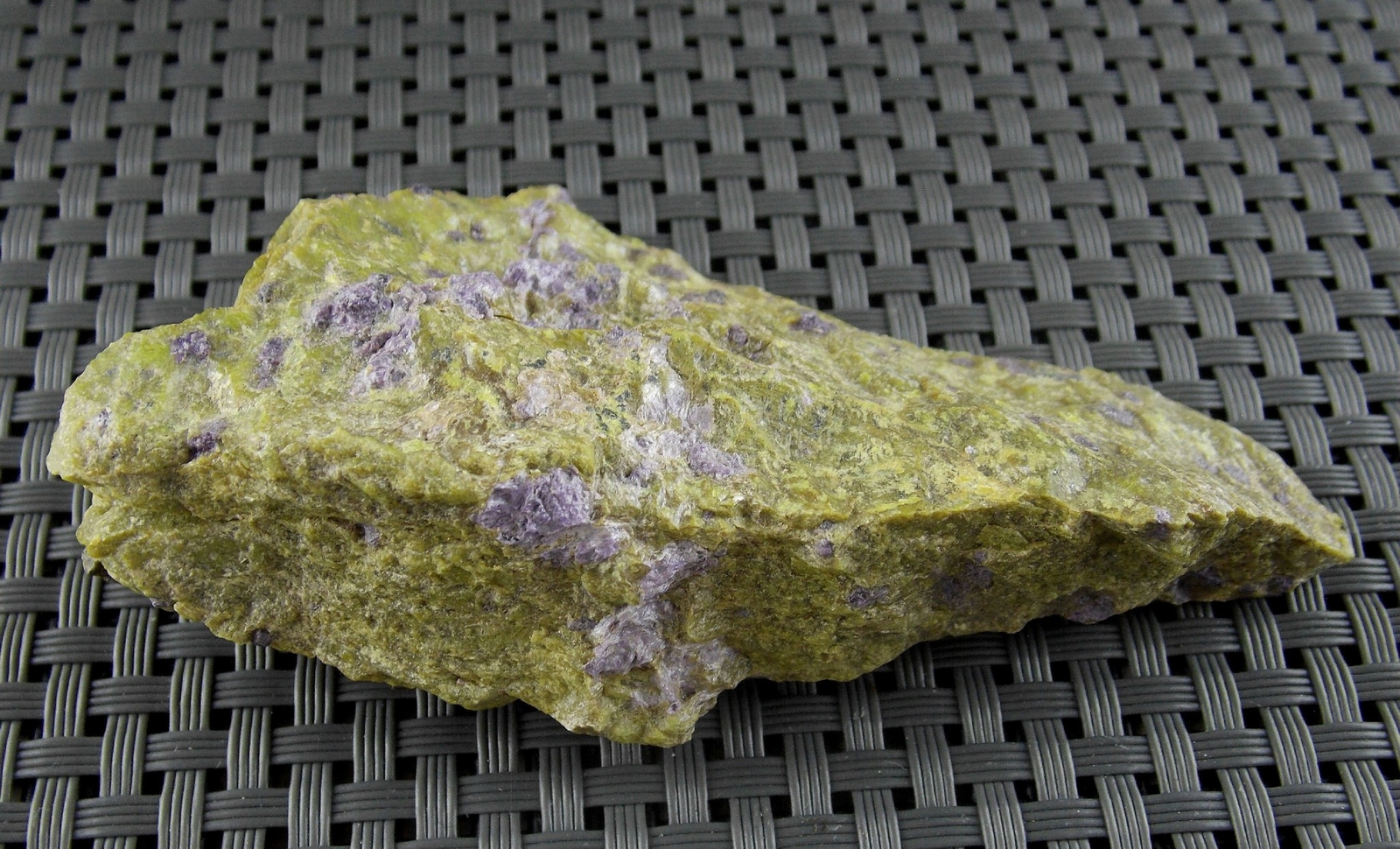 STICHTITE in SERPENTINE – 9 cm – DUNDAS, TASMANIA, AUSTRALIA 28604