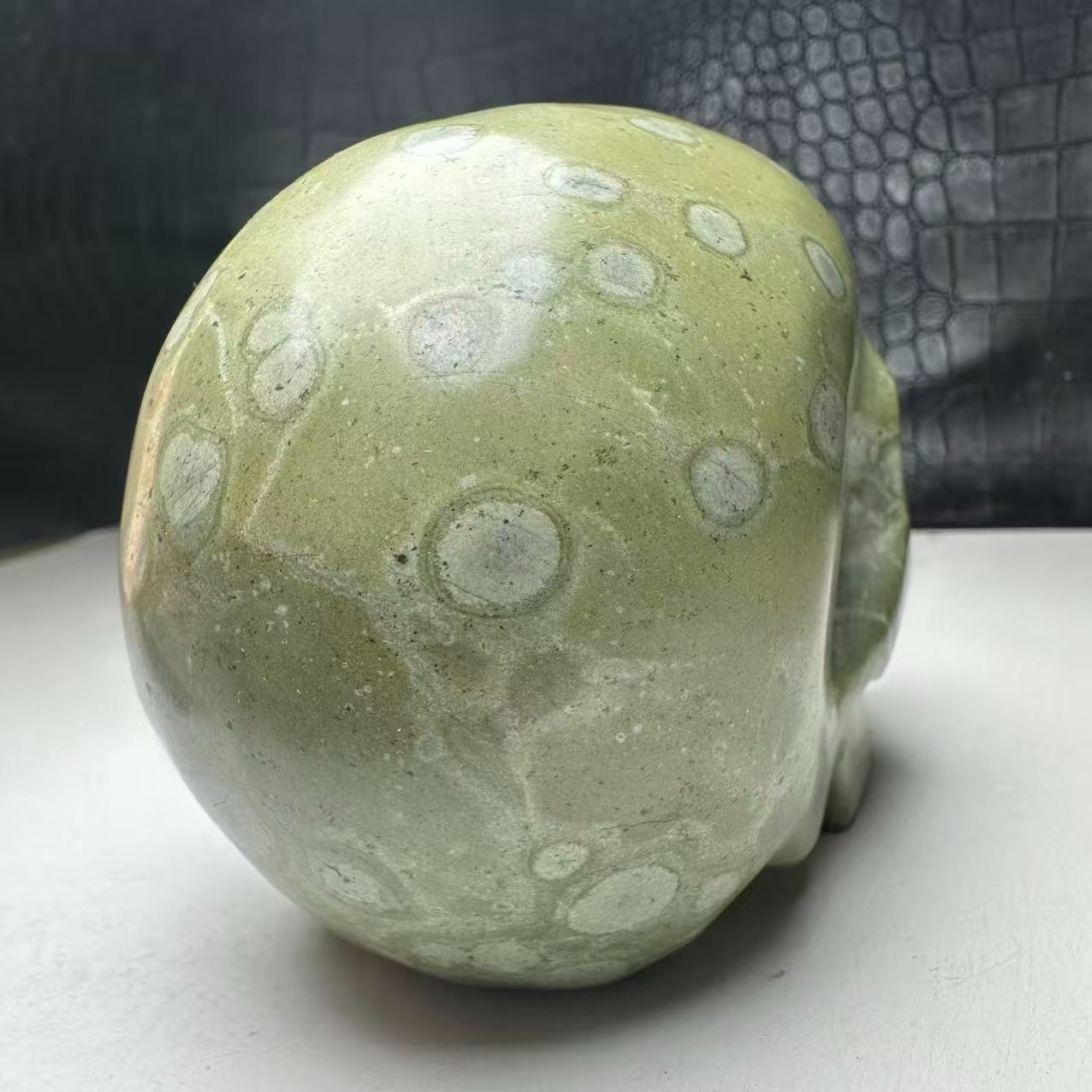 780g Natural Crystal Mineral Specimen.Plum blossom stone.Hand-carved SKULL.BD