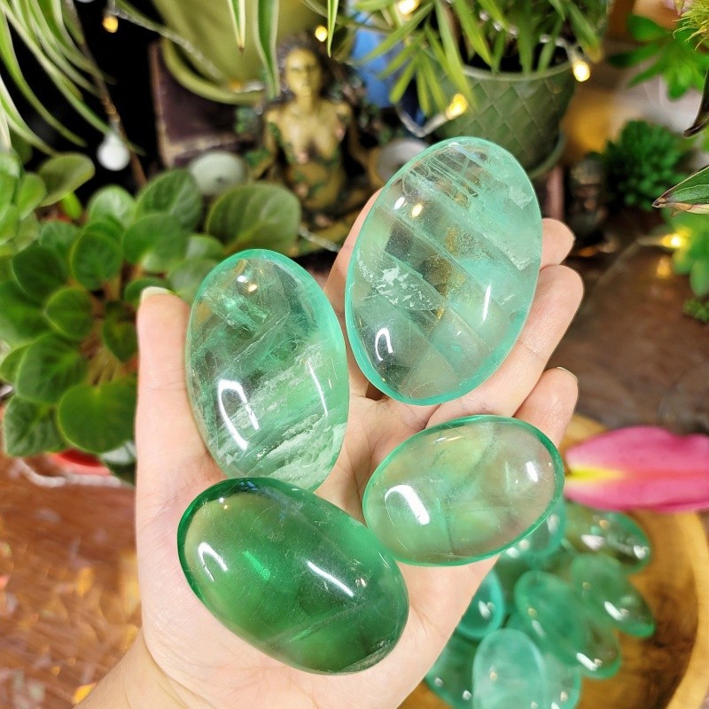 100-150g Natural Green Fluorite Palm Stone Polished Quartz Clear Healing Decor