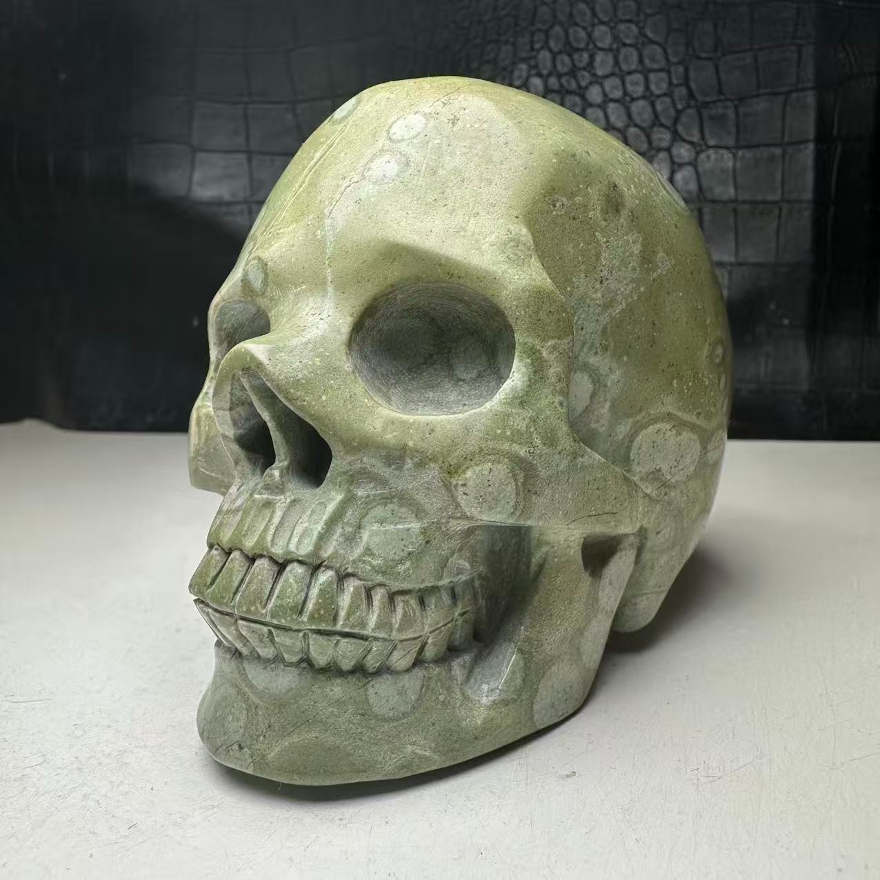 780g Natural Crystal Mineral Specimen.Plum blossom stone.Hand-carved SKULL.BD