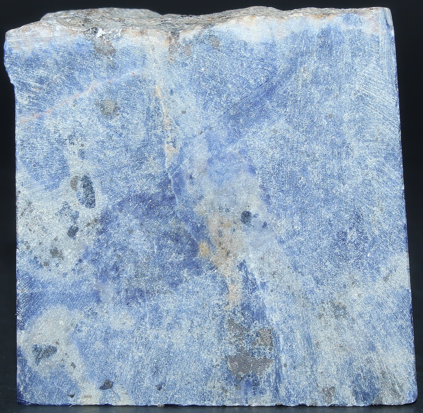Maine Sodalite Top-Polished Point / 2.39″ (60.70 mm) 8.50 oz (240.97 gr) / 3400