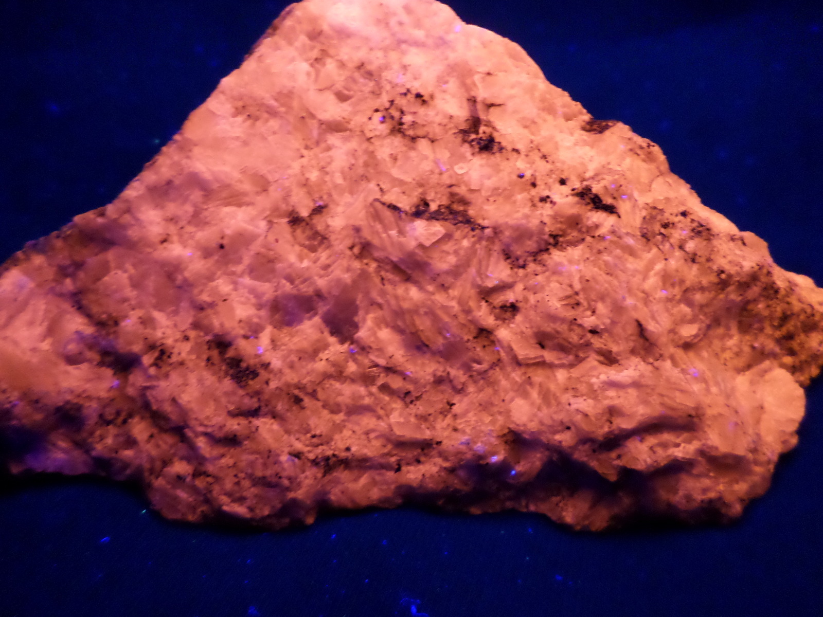 KB: BRIGHT! FL SW CALCITE (RED), WHITE KNOB QUARRY, LUCERNE VALLEY, CALIFORNIA
