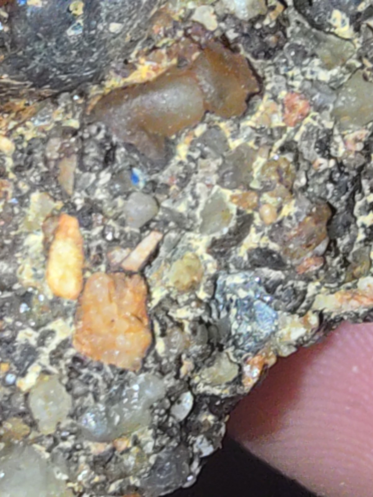 Bearing diamond rock that’s 1 1/2 tall by 1 1/4 inches in whith.