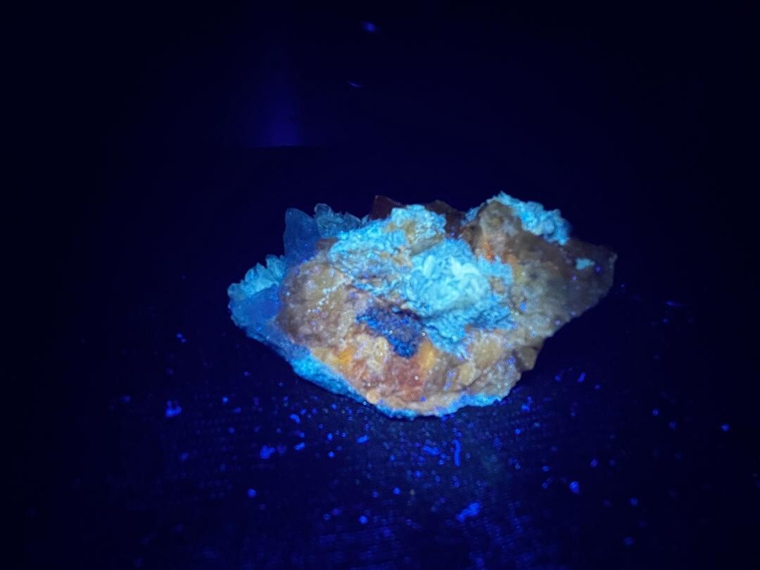 KB: GREAT! SW FL BRIGHT BLUE/WHITE, LW ORANGE SCHEELITE, SICHUAN PROVINCE, CHINA