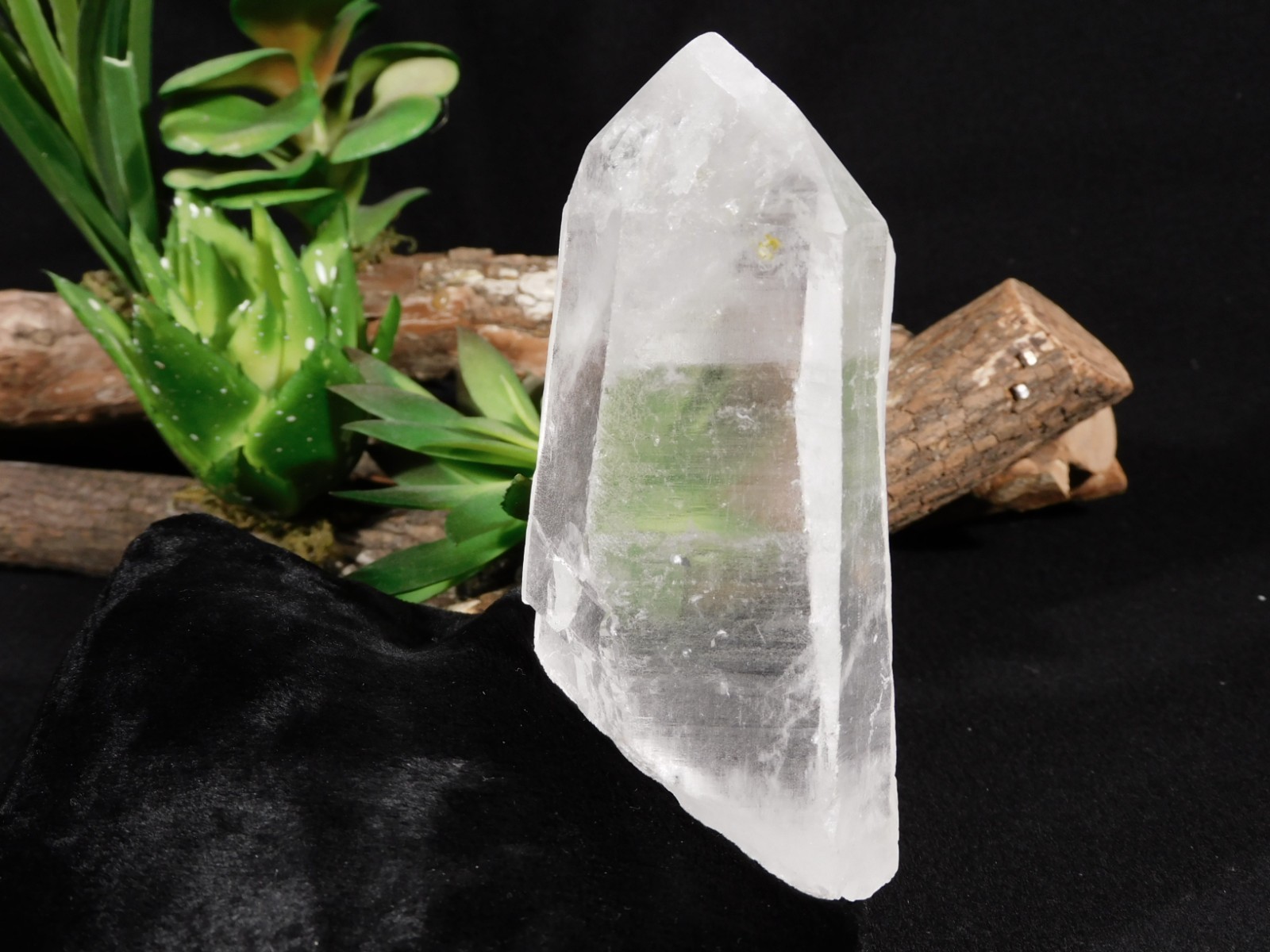 Larger! Very Nice and Natural LEMURIAN Quartz Crystal Brazil 235gr