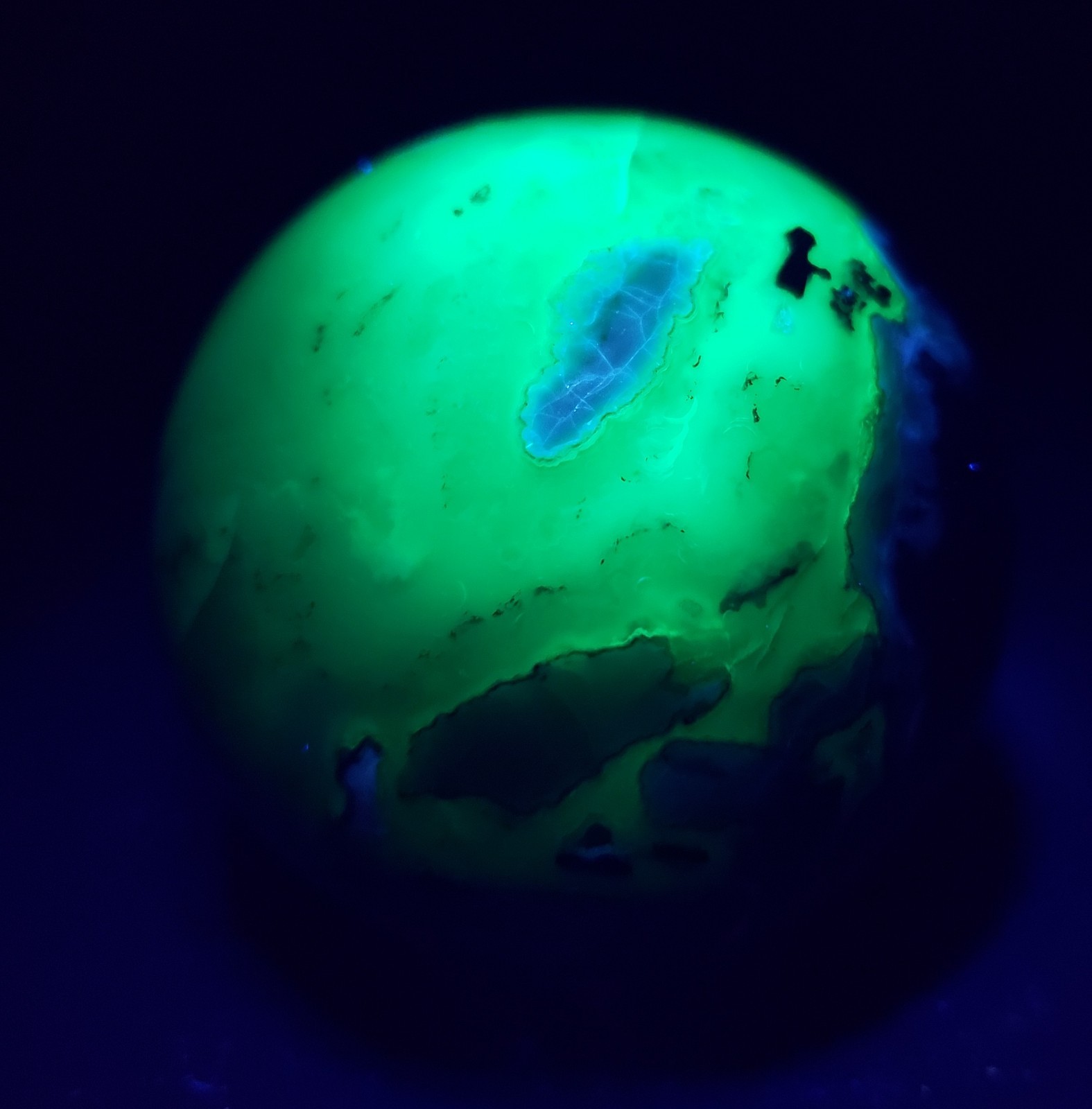 2.6″ Volcano Agate Sphere Ball Orb Stunning Green UV, 373g or 13.2 oz