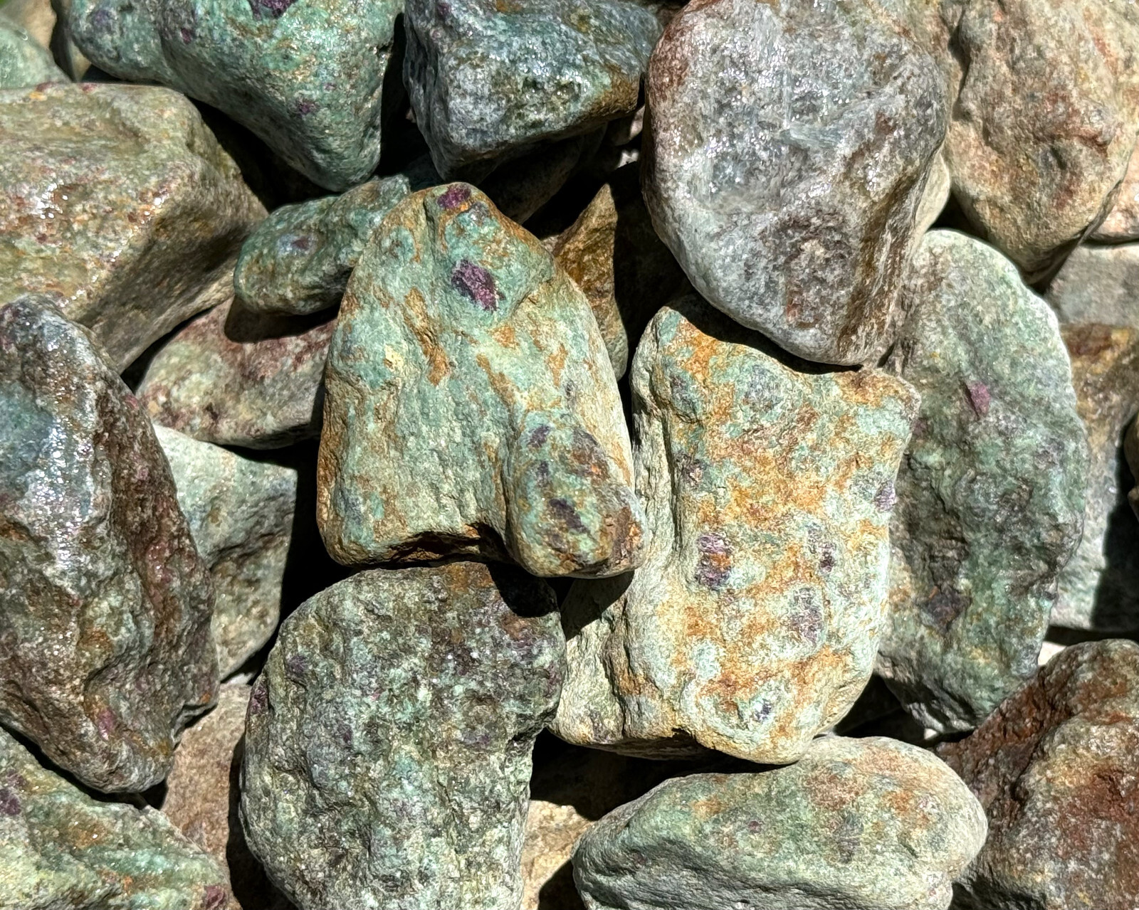 1/4 lb CLEARANCE Bulk Lot Natural Rough Ruby Zoisite (Raw Ruby Zoisite, 4 oz)