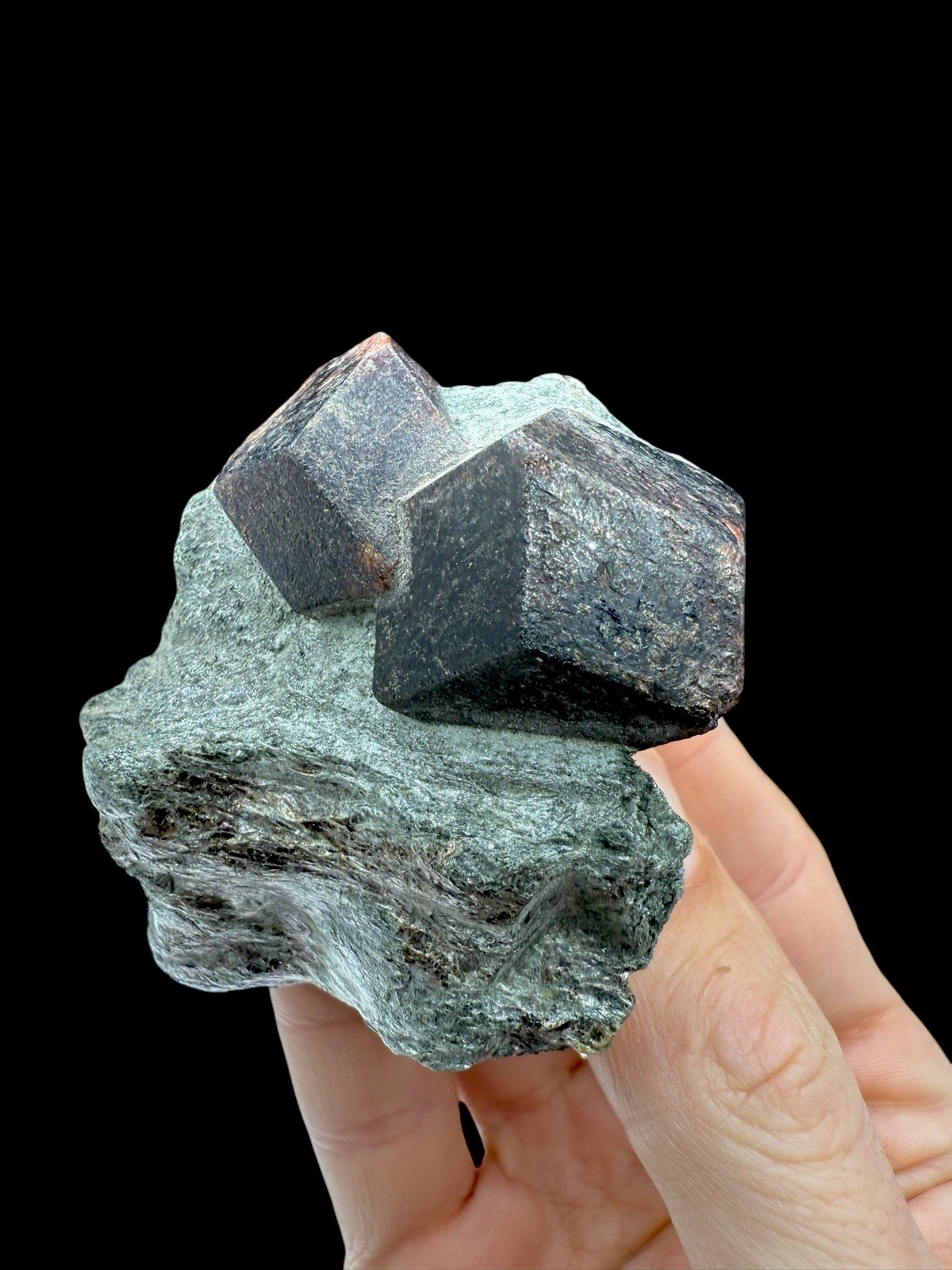 Almandine Garnet In Schist : Zillertal . Tyrol , Austria 🇦🇹