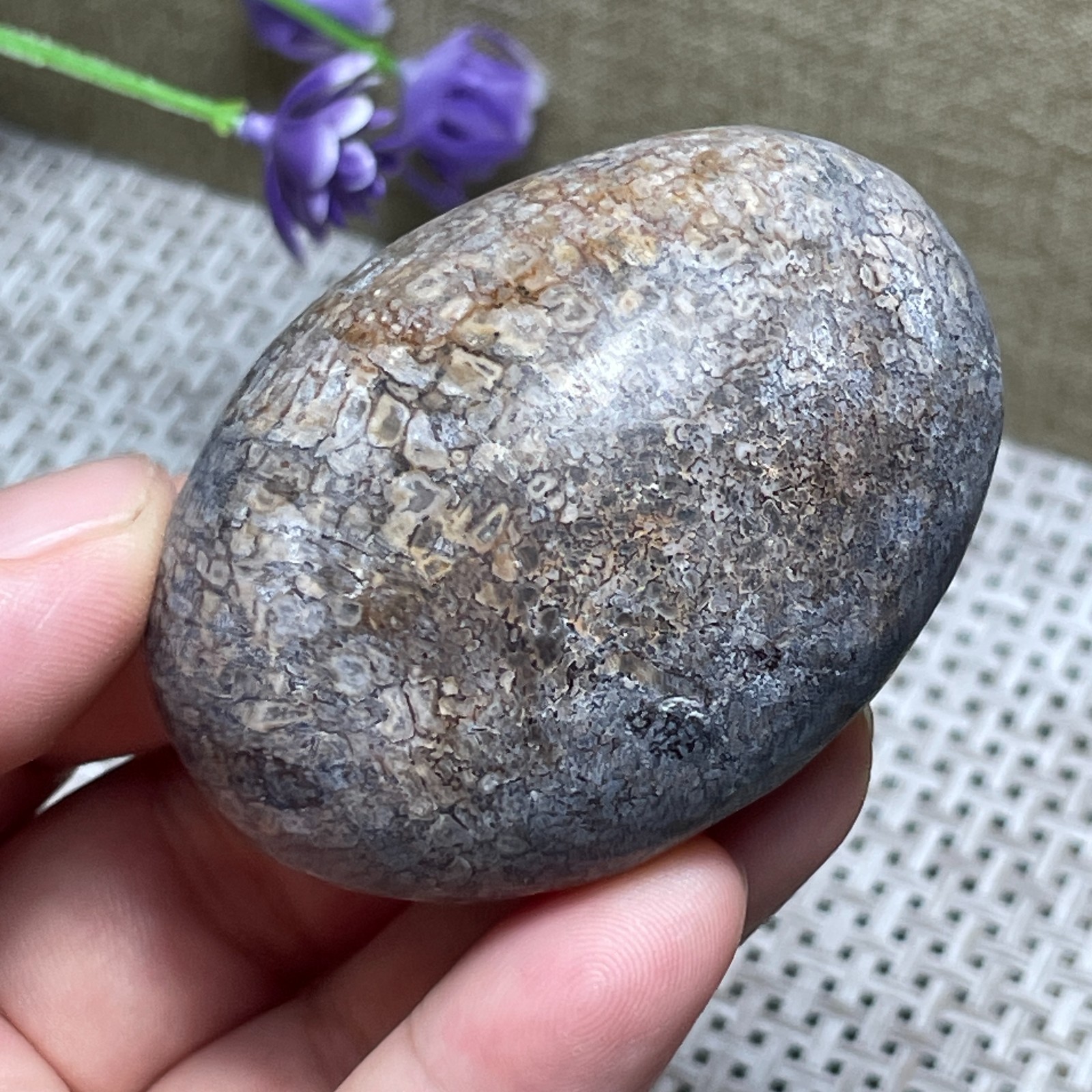 Awesome! beautiful stone home Decoration Madagascar collection 95g 58*42*27mm