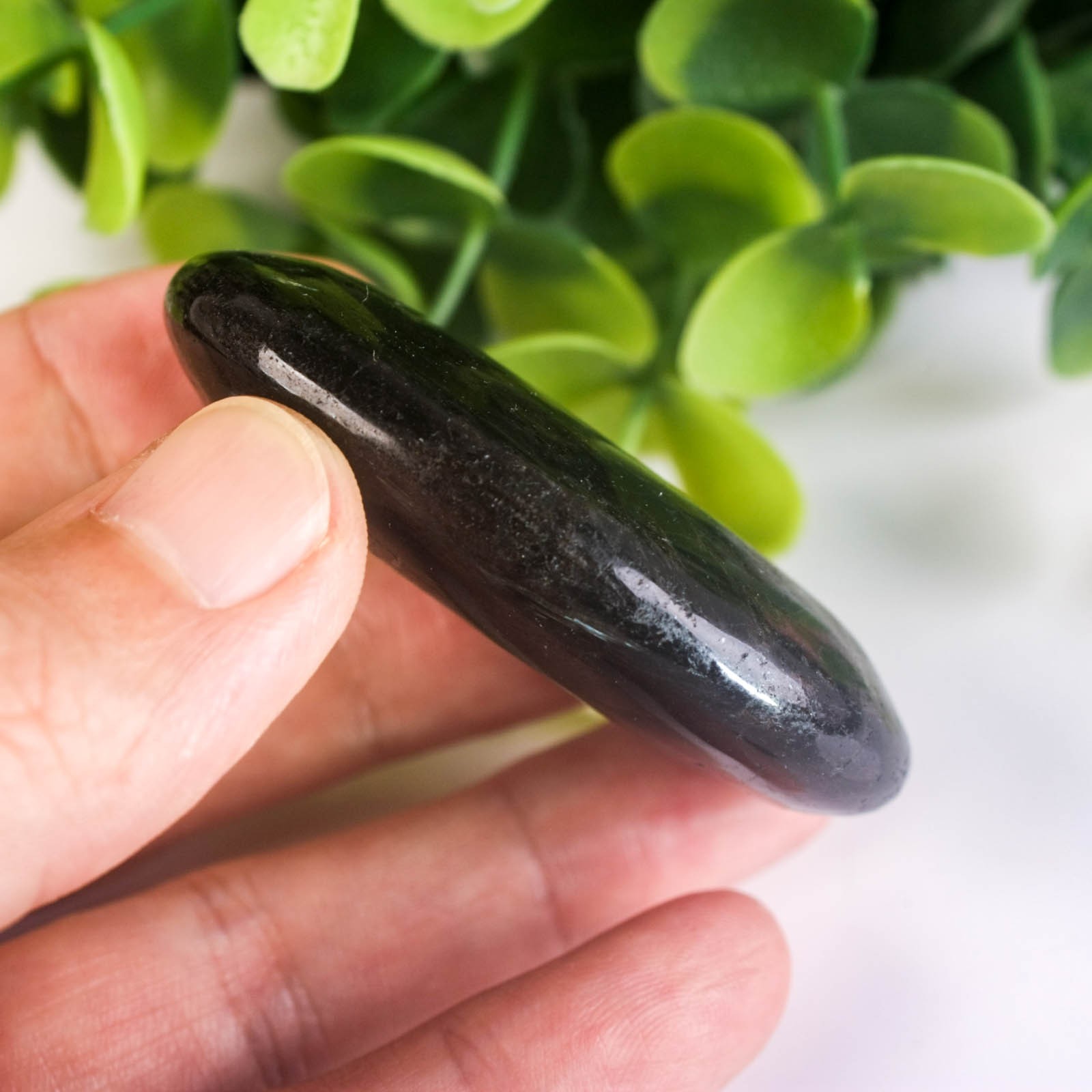 67g 60mm Rare Arfvedsonite Palm Stone Natural Firework Flash Crystal Worry Stone