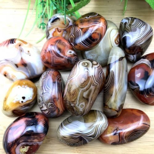 1PC Madagascar Banded Agate Alarge Tumbled Beautiful Patterns Randomly Send