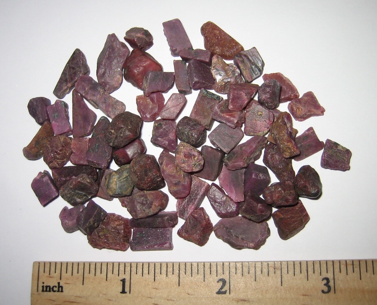 67 SMALL RARE NATURAL ROUGH 0.2″- 0.5″ RUBY CORUNDUM CRYSTALS INDIA 43.6grams *1