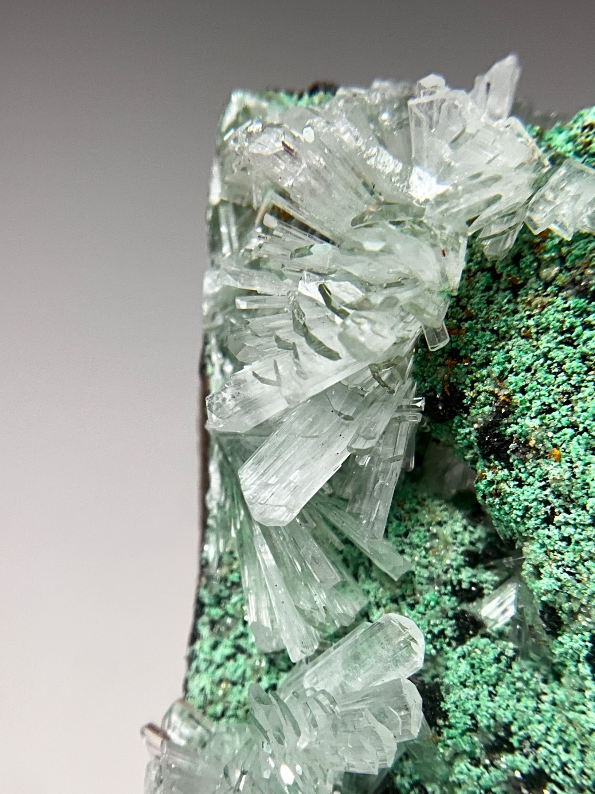 FINE COMBO! CALCITE, HEMIMORPHITE & CONICHALCITE FROM OJUELA MINE, MEXICO