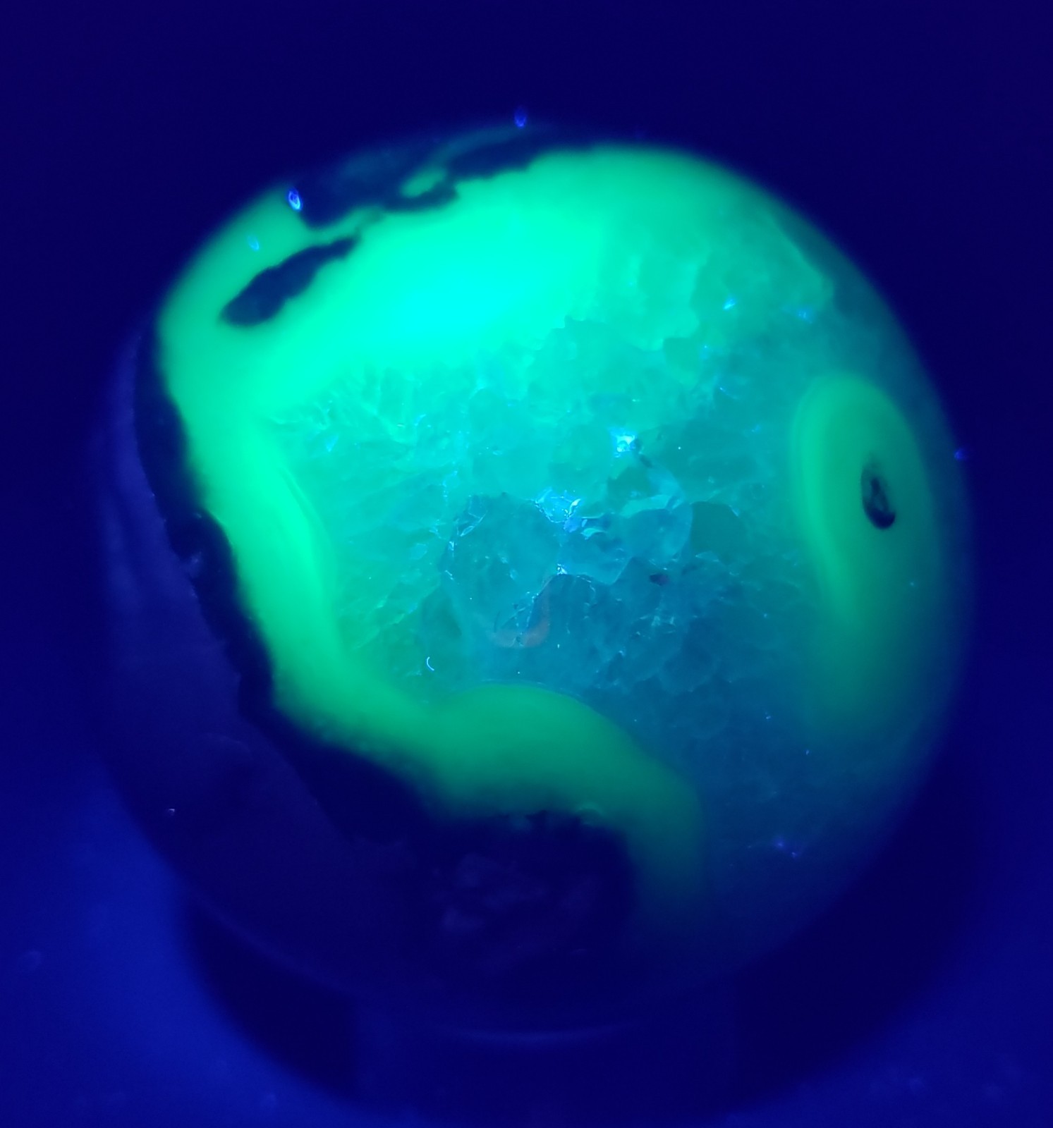 2.63″ Volcano Agate Quartz Crystal Sphere Ball Orb Stunning Green UV, 400g