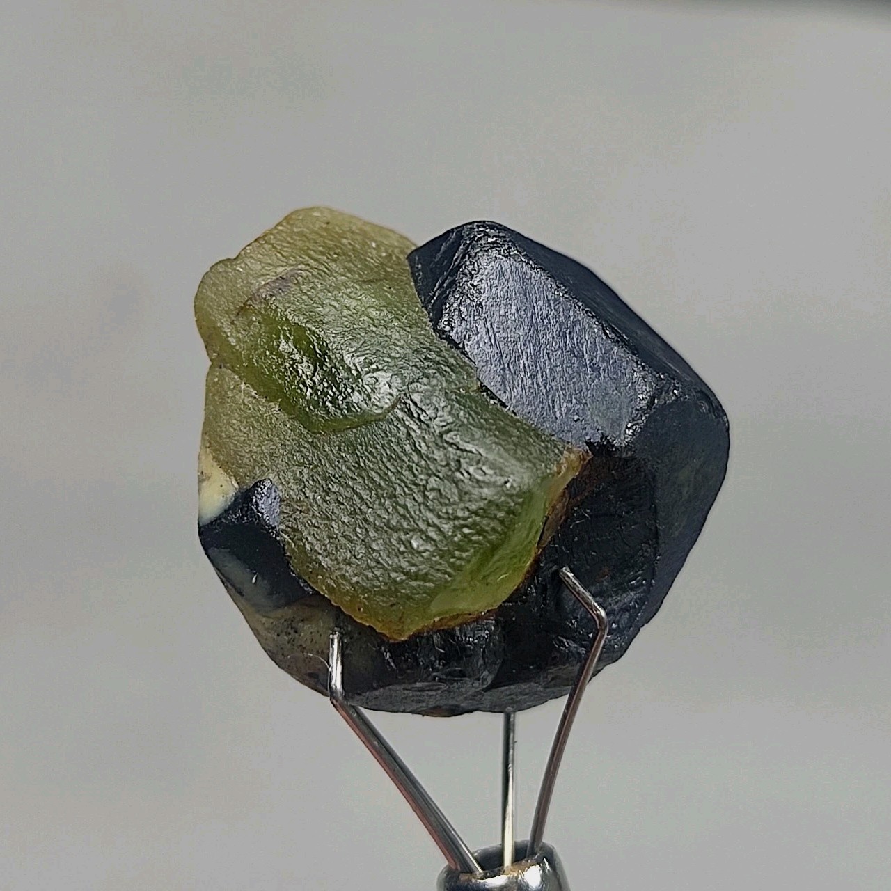 10 gm Stunning Peridot Crystal Combine With Aesthetic Magnetite Crystal.