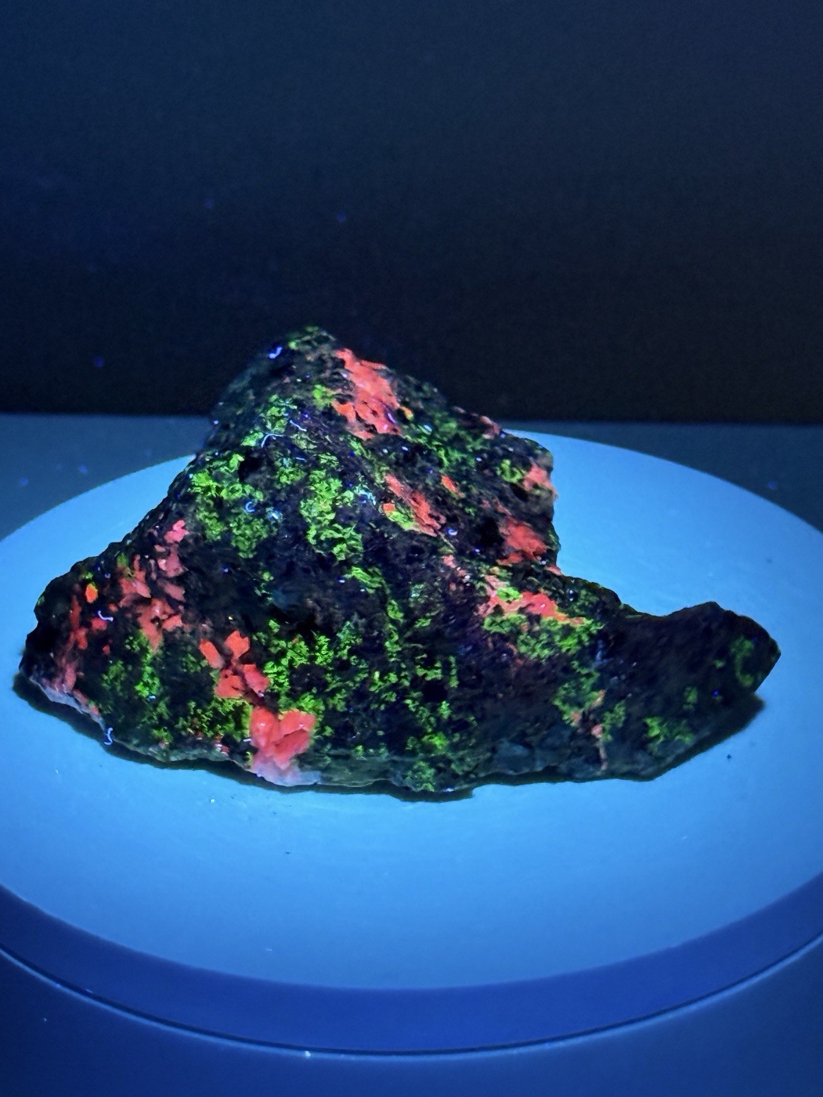 ELECTRIC Calcite, Willemite, & Franklinite Fluorescent Mineral Specimen – NJ