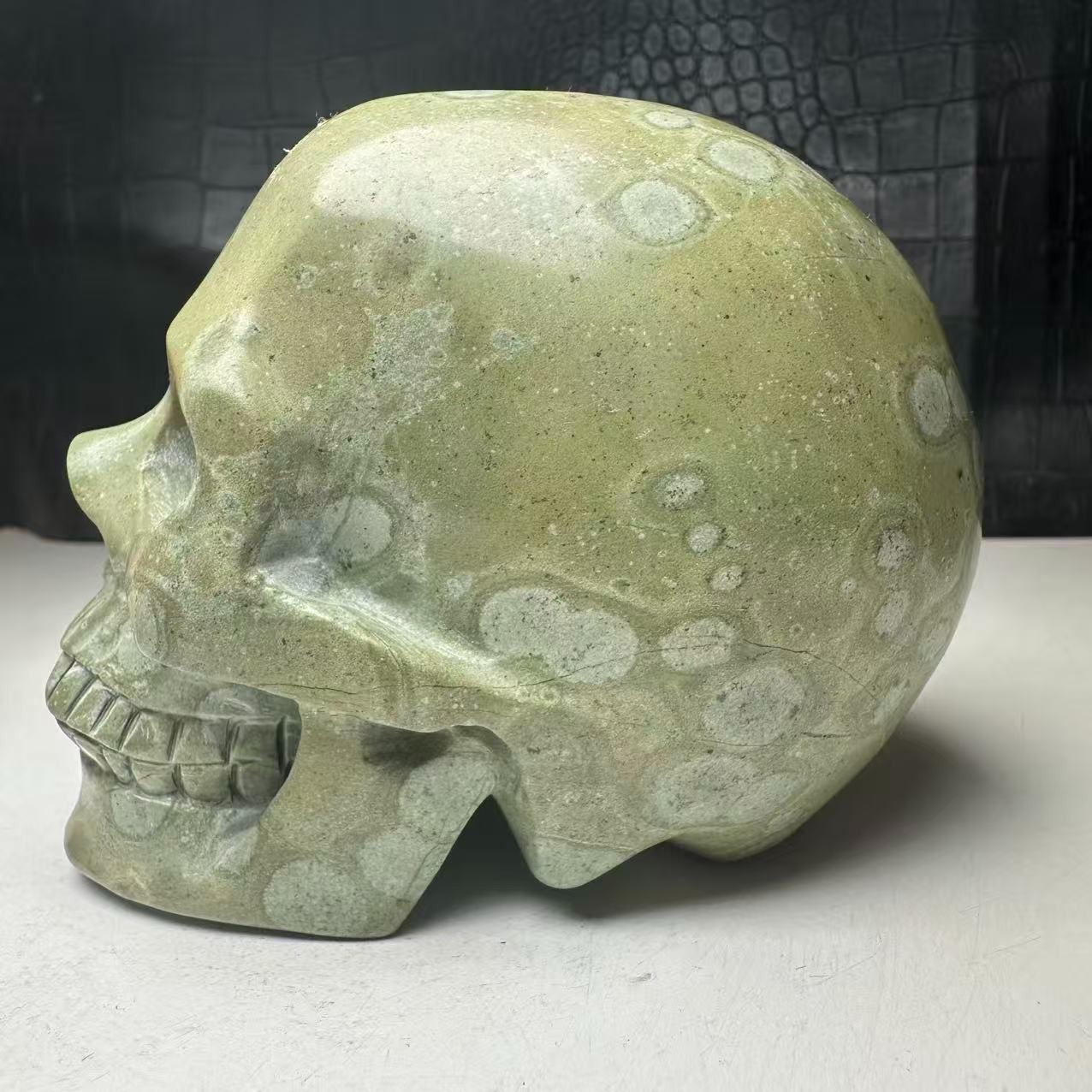780g Natural Crystal Mineral Specimen.Plum blossom stone.Hand-carved SKULL.BD