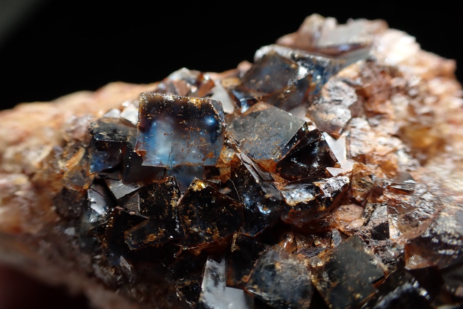 FLUORITE * BLUE CRYSTALS ON QUARTZ * RARE LOCALITY ! Cerny Potok, CZECH REPUBLIC