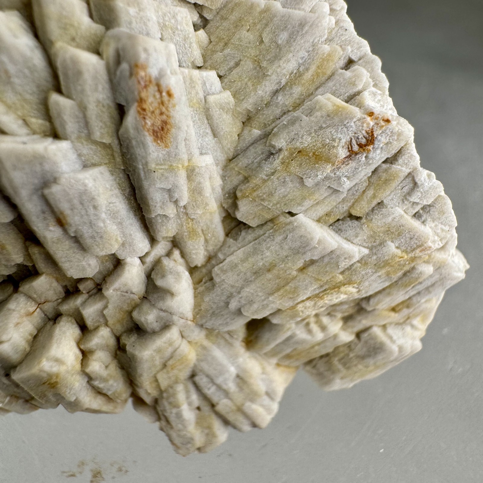 Sogdianite, Microcline, Arfvedsonite: Washington Pass, Washington, USA