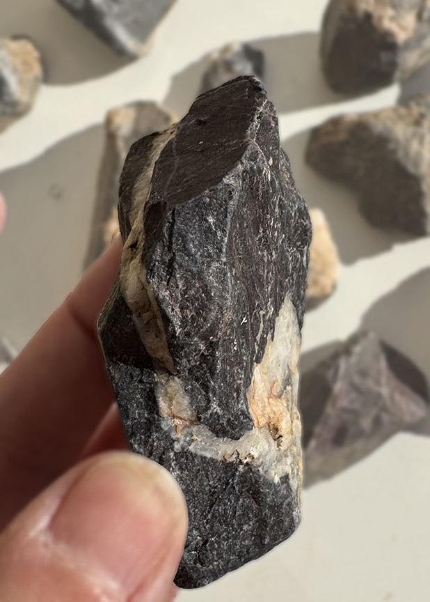 2 1/2 Lb Lot of Beautiful Arizona Lightning stones raw and lapidary rough