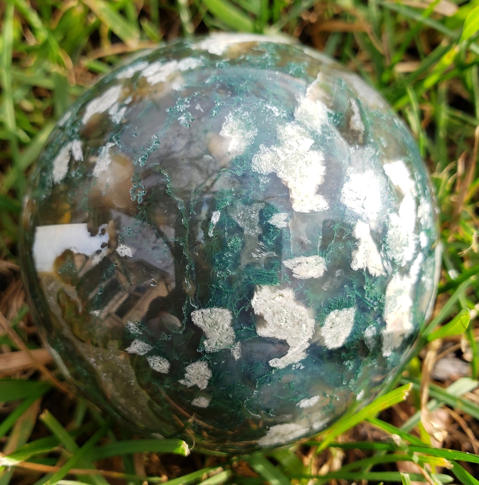 2.5″ Moss Agate Quartz Crystal Mineral Sphere Ball Orb UV to PINK, 362g