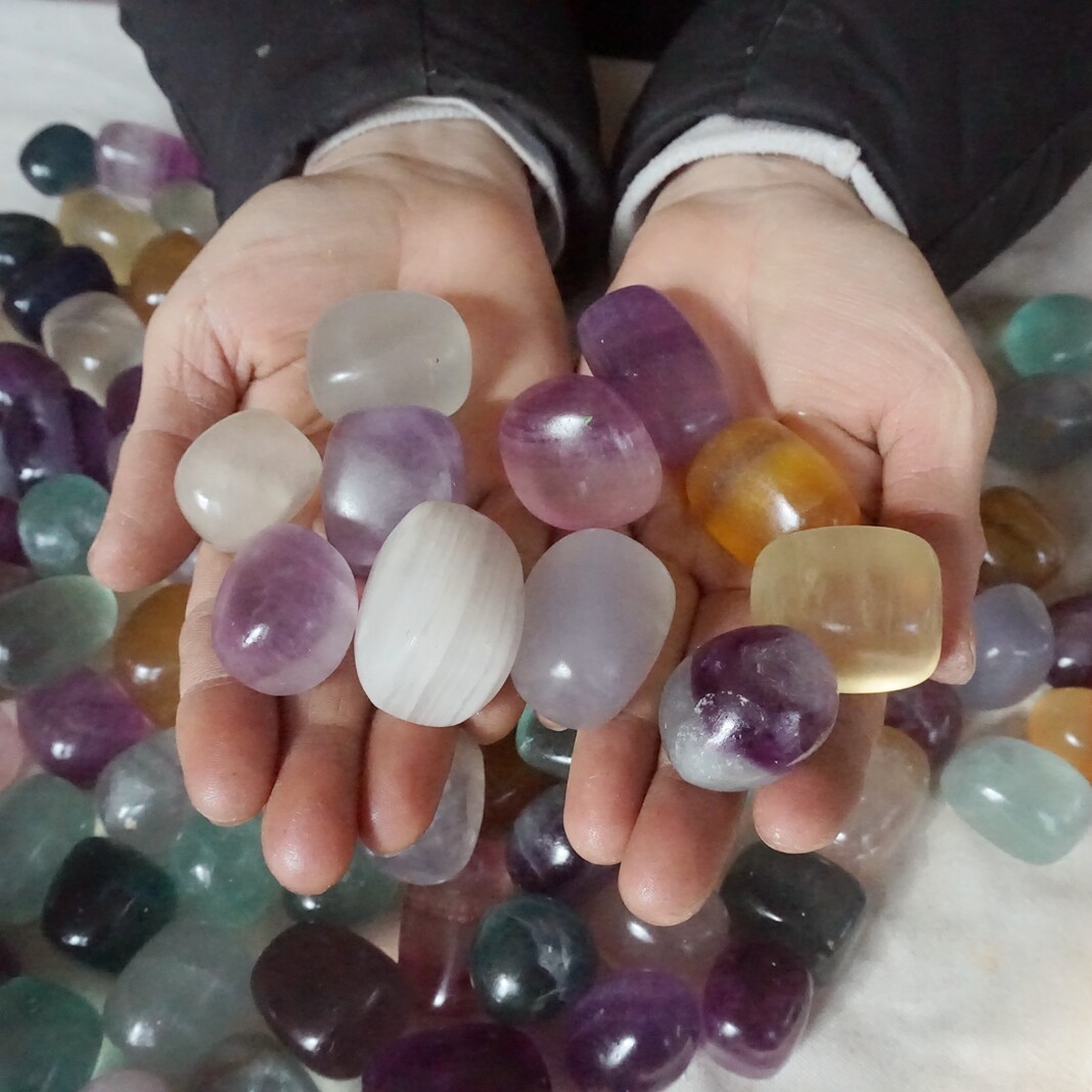 11LB 155Pcs Natural Rainbow Fluorite Quartz Crystal Palm Tumbled Stone Healing
