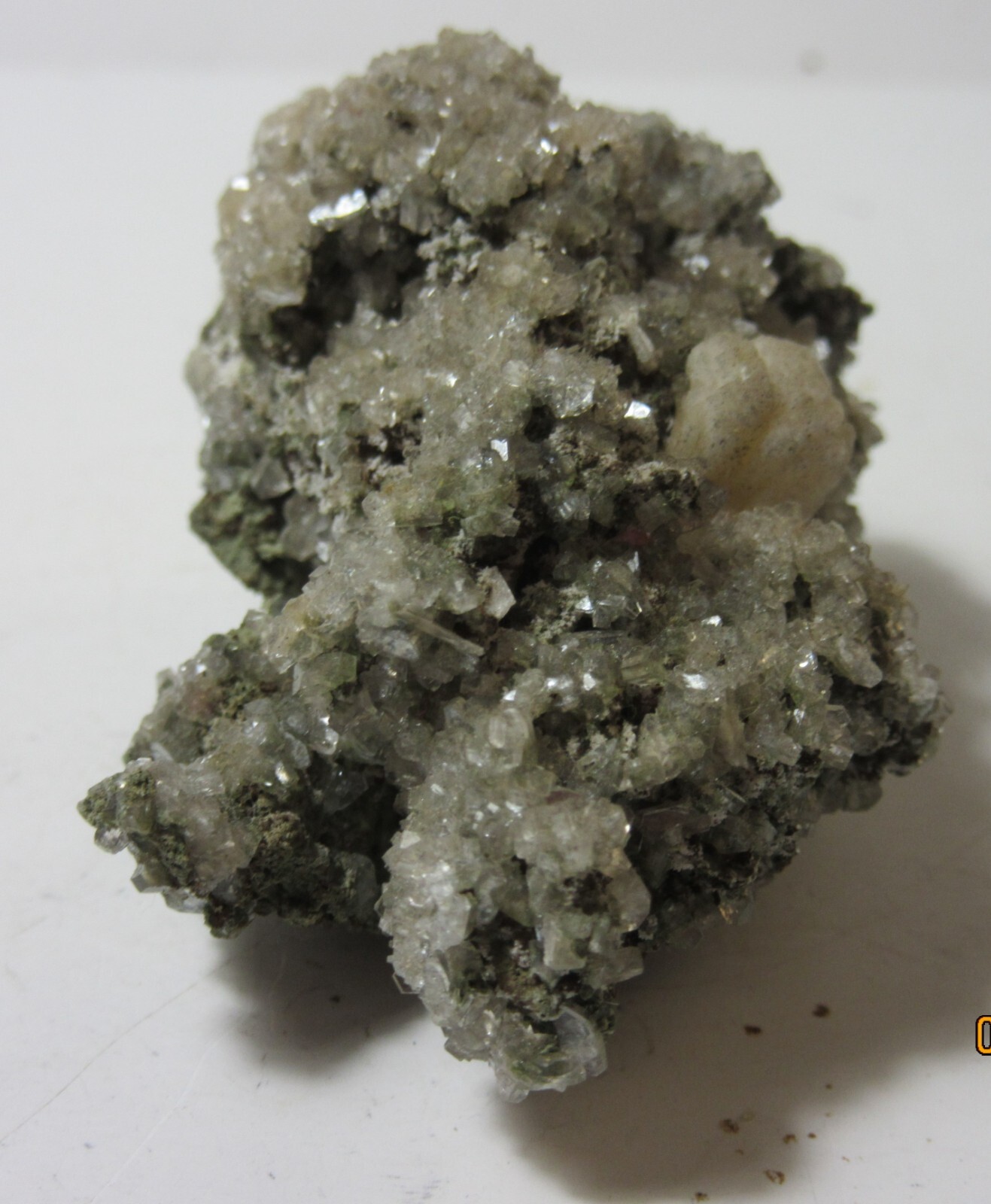 Heulandite on 1 7/8″ Quartz Paterson N.J. Collectible HQPNJC-7s
